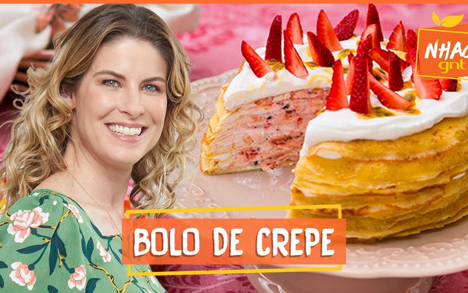 Bolo de crepe com geleia de morango e maracujá