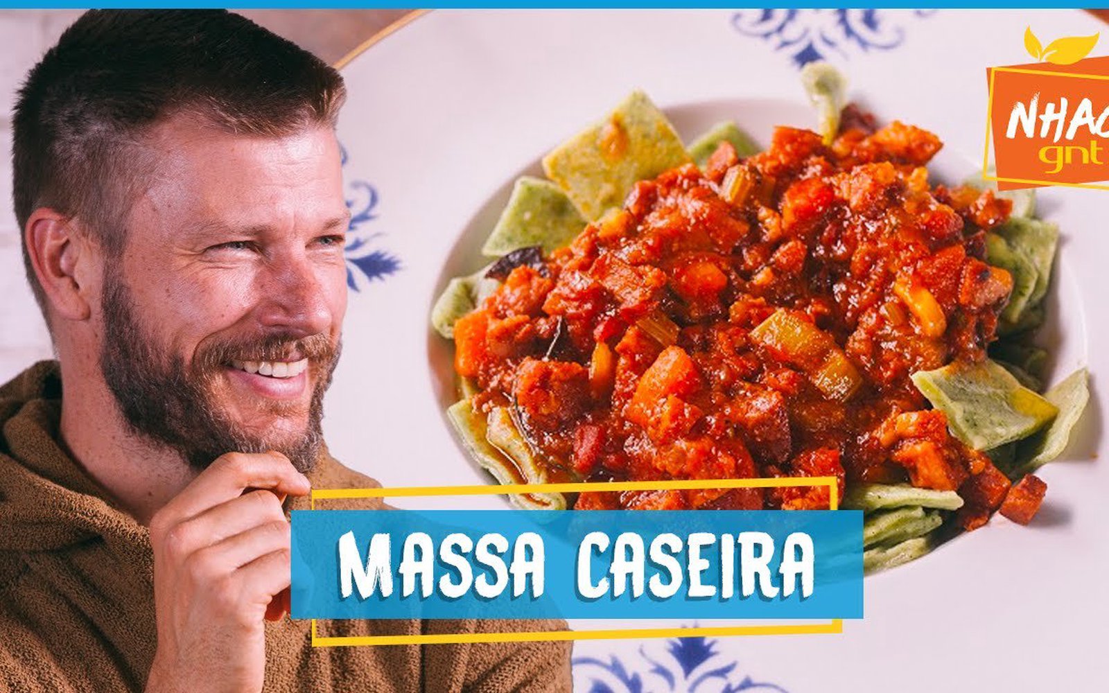 Massa caseira de espinafre com ragu de linguiça toscana