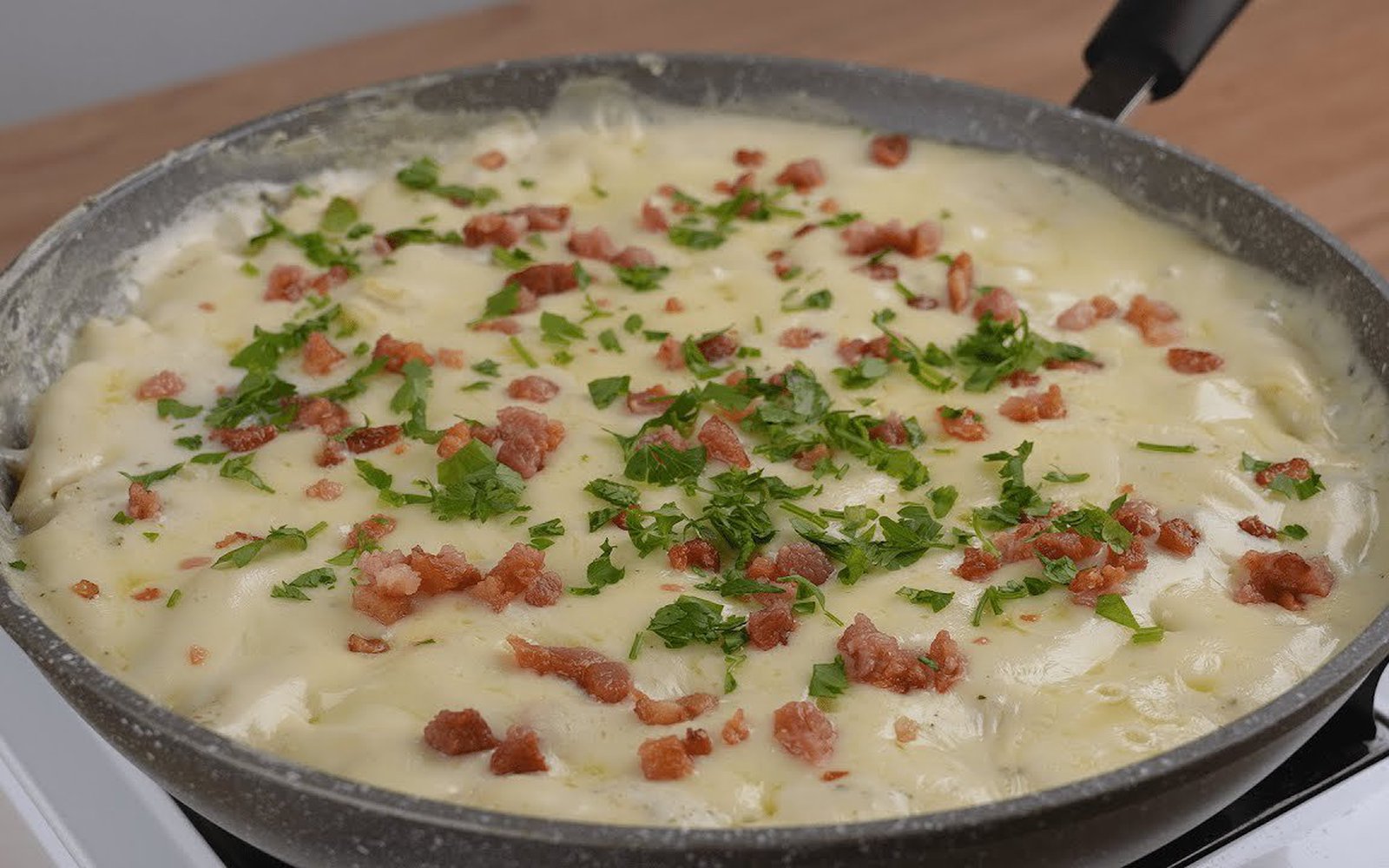 Macarrão com Bacon e Molho de Batata