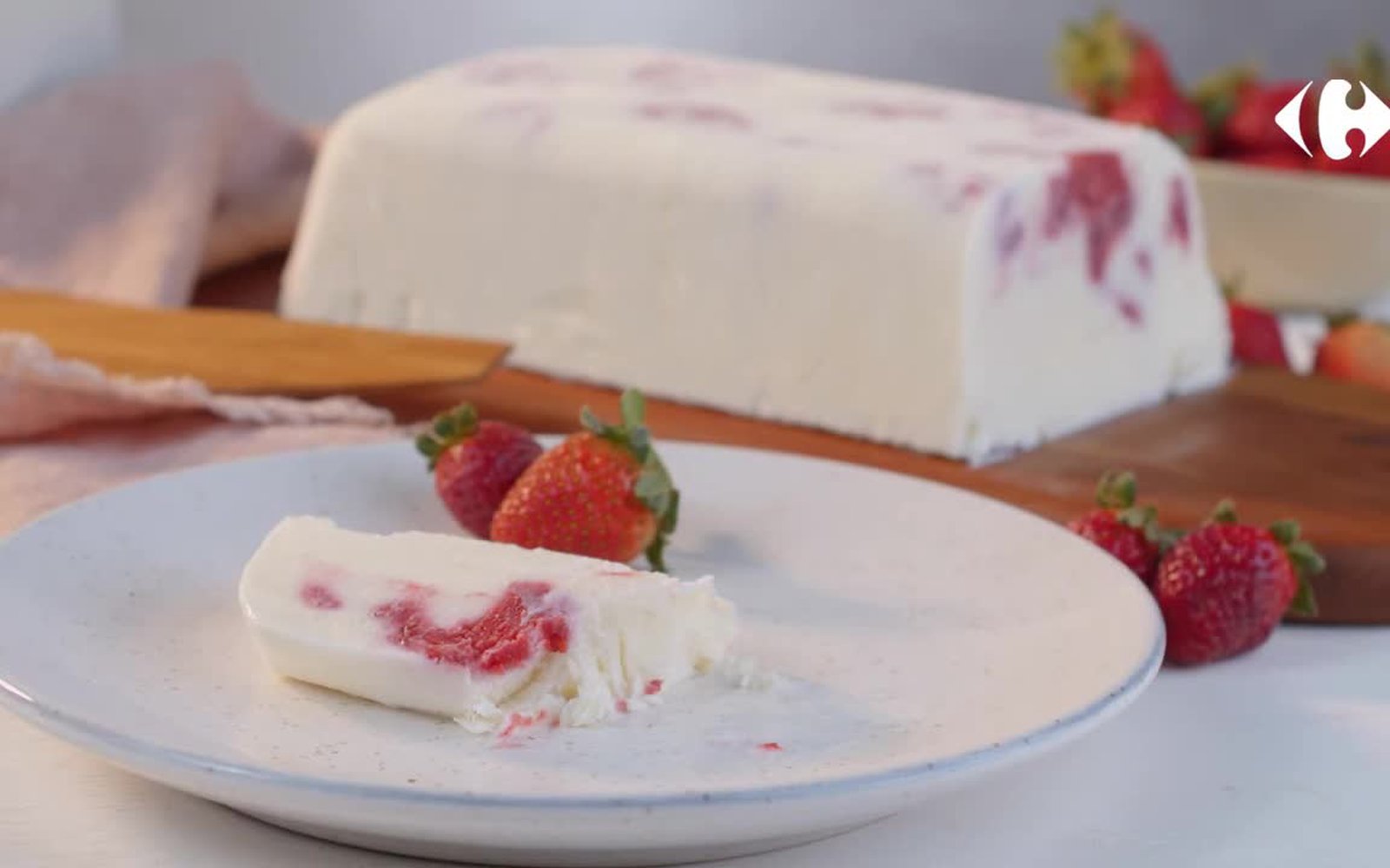 Receita de Torta de Sorvete de Iogurte Grego com Morango