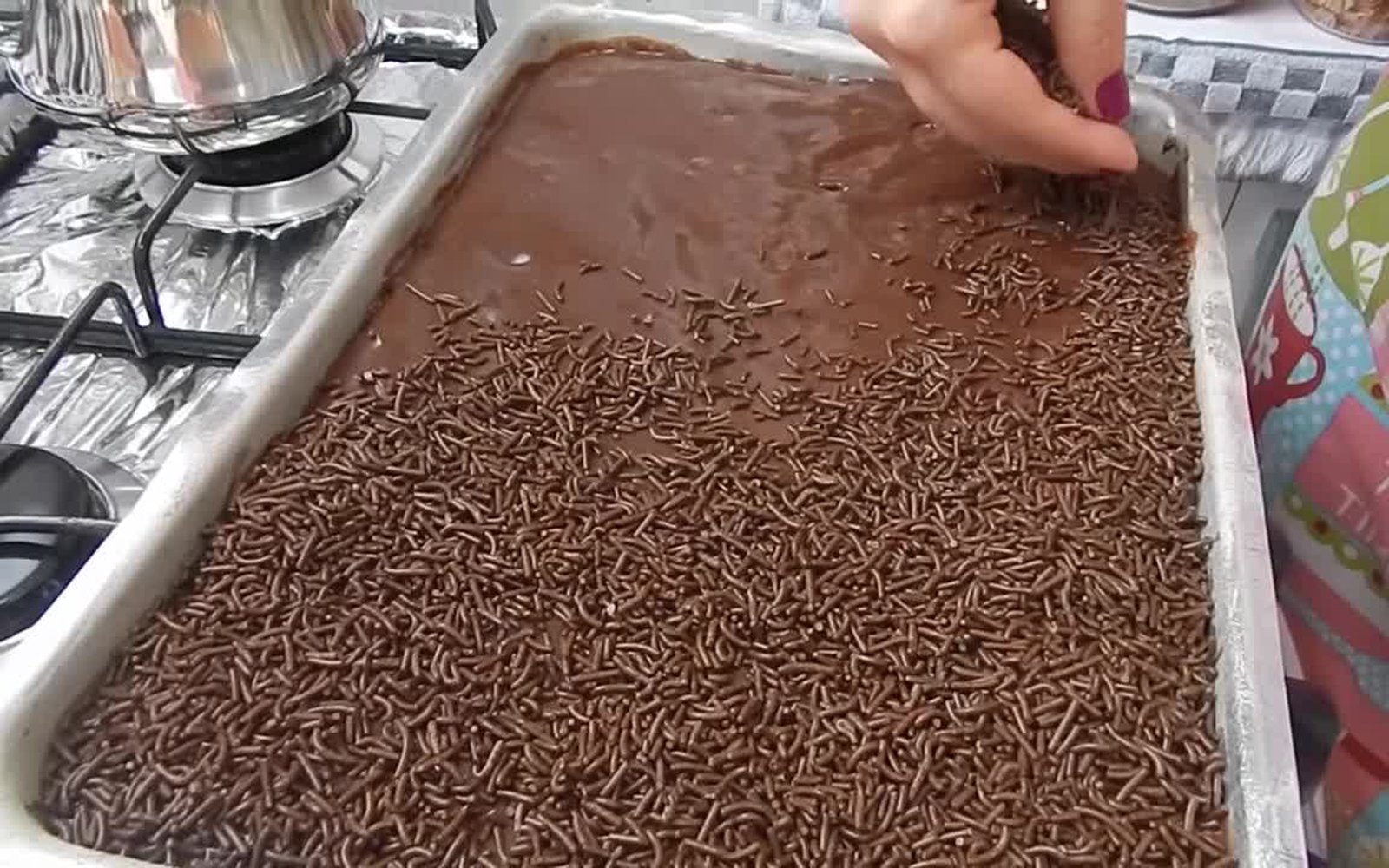 Bolo De Chocolate Fácil e Rápido Da Cris !