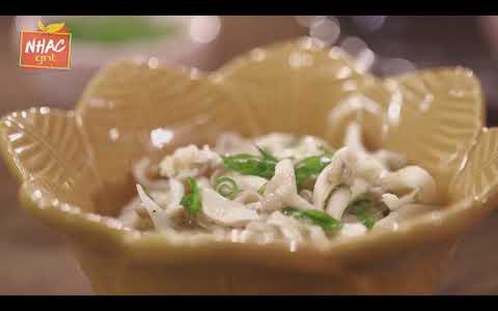 Salada de Shimeji com Molho de Gengibre