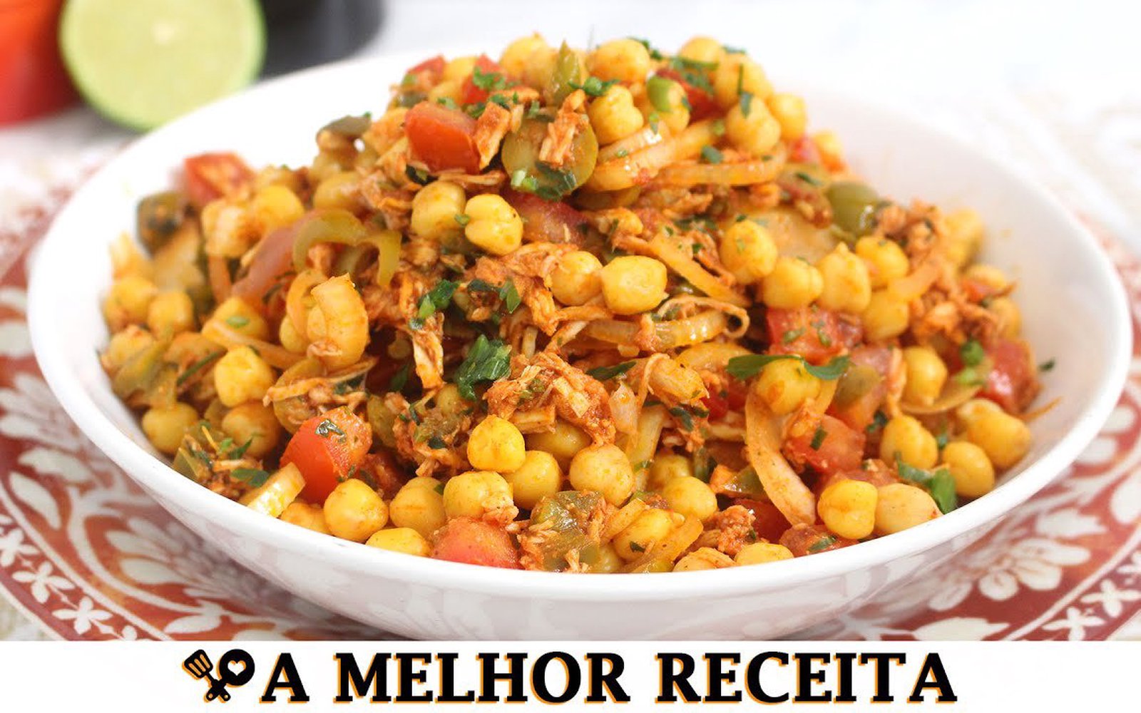 Salada de grão de bico com frango