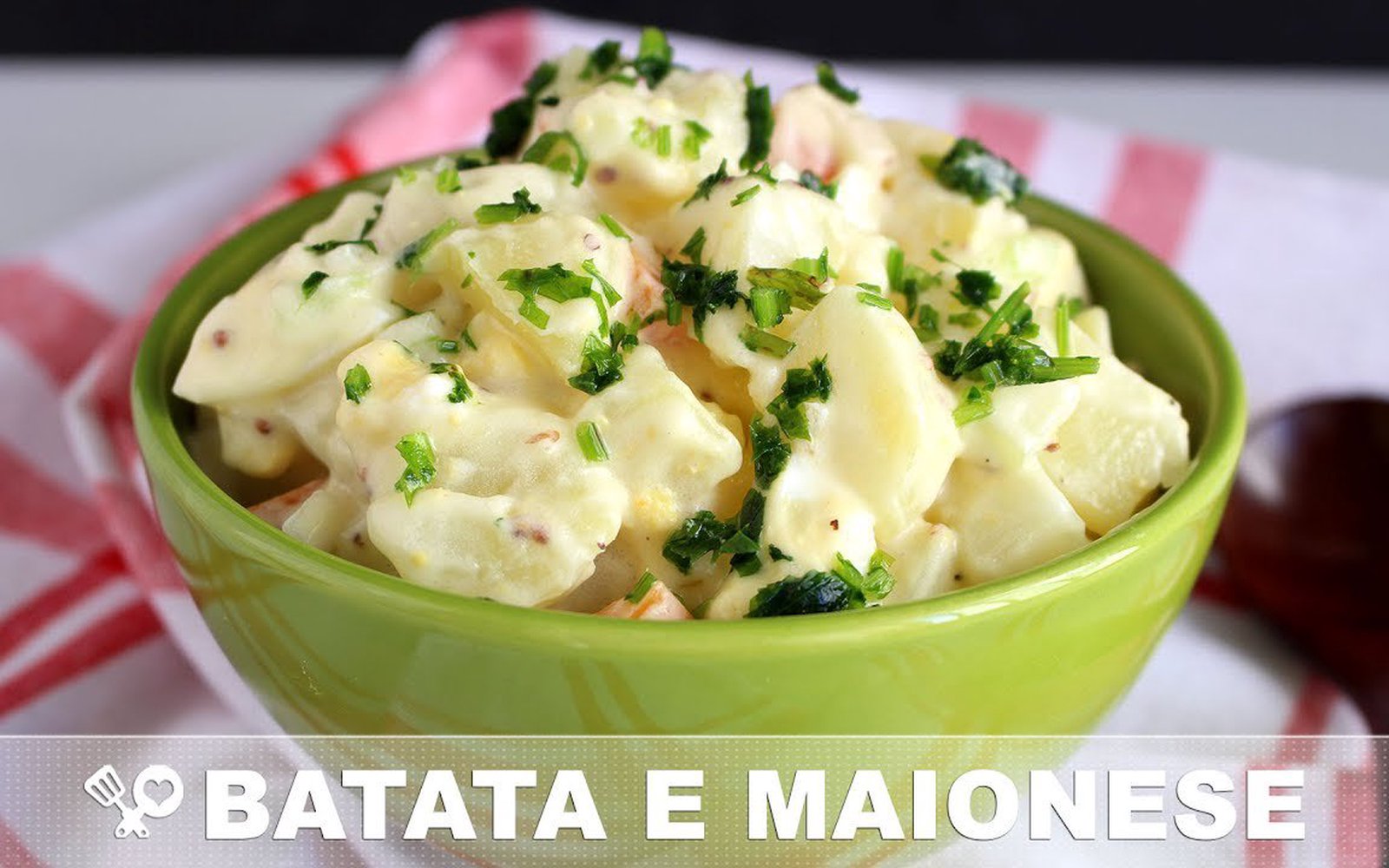 Salada de batatas com maionese e mostarda