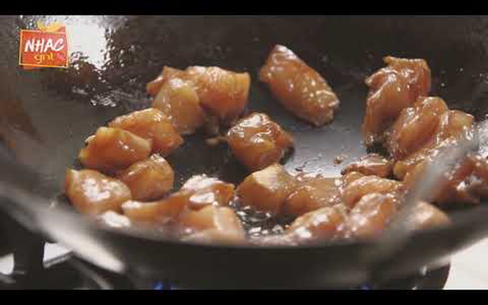 Frango Oriental com Acelga, Cebola e Broto de Feijão