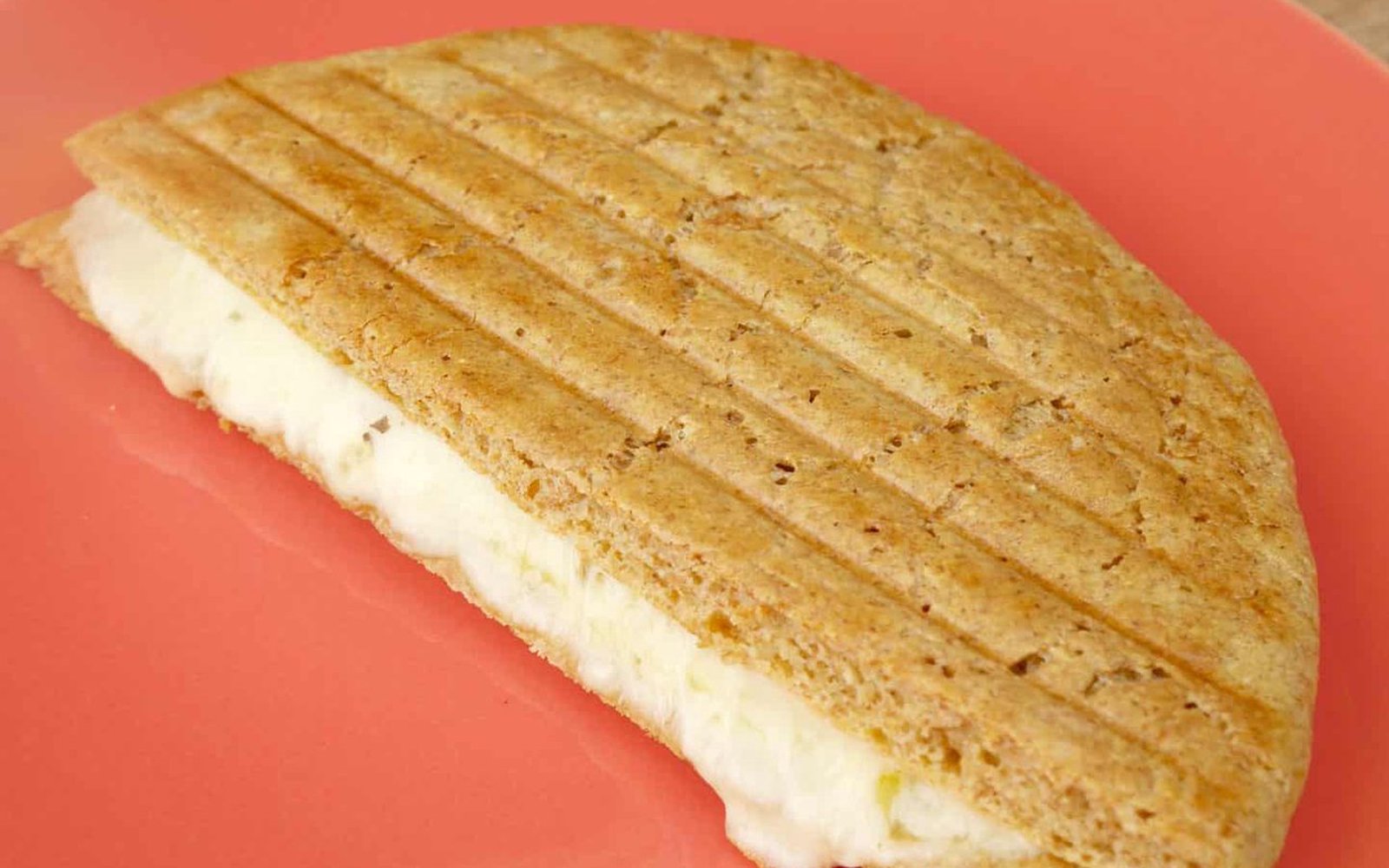 Pão fit de frigideira ou sanduicheira - sem farinha 5 ingredientes