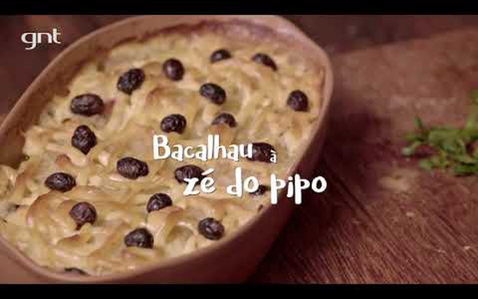 Bacalhau à zé do pipo com maionese e azeitonas pretas