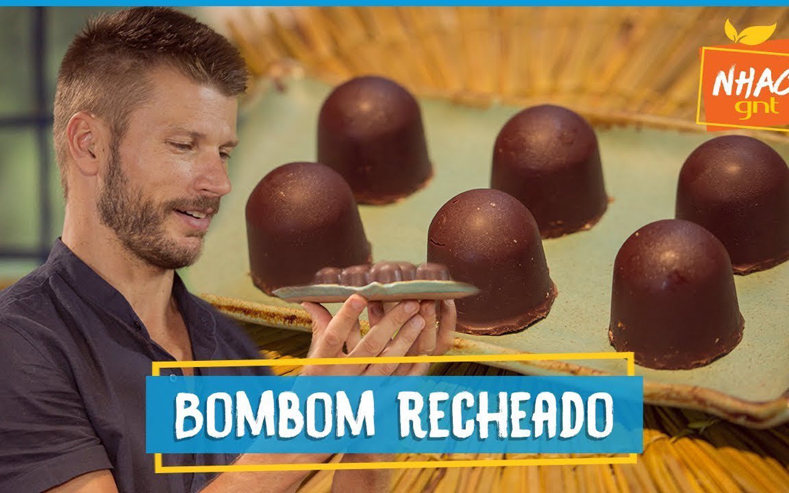 Bombom de chocolate recheado com paçoca de castanha