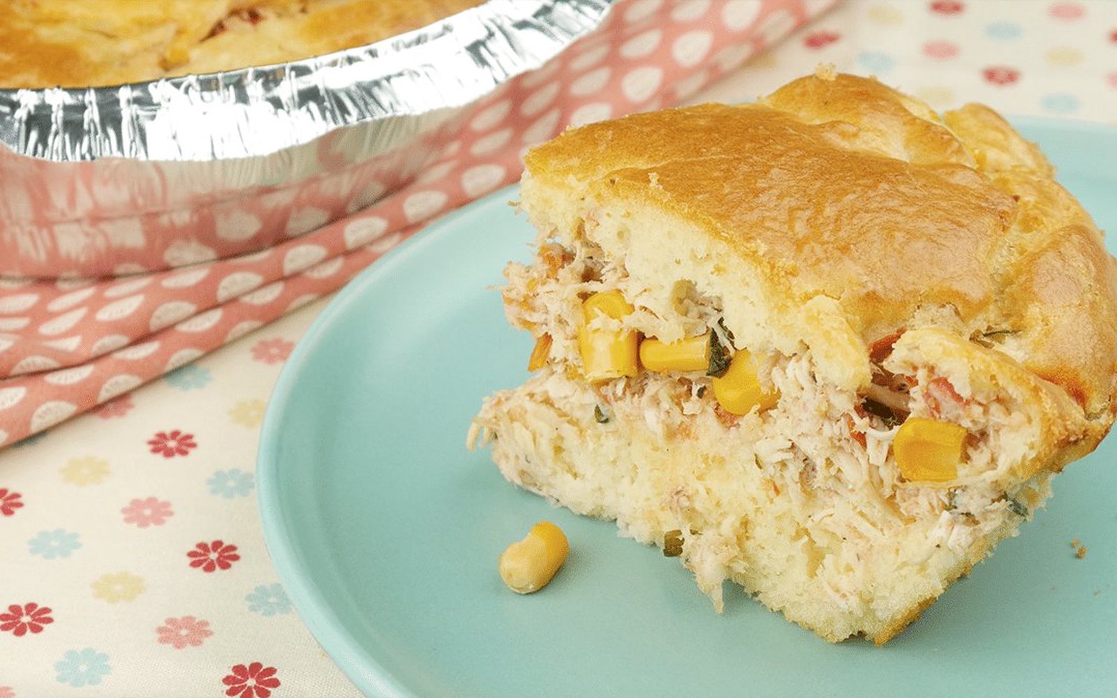 Torta de Frango com Massa de Iogurte