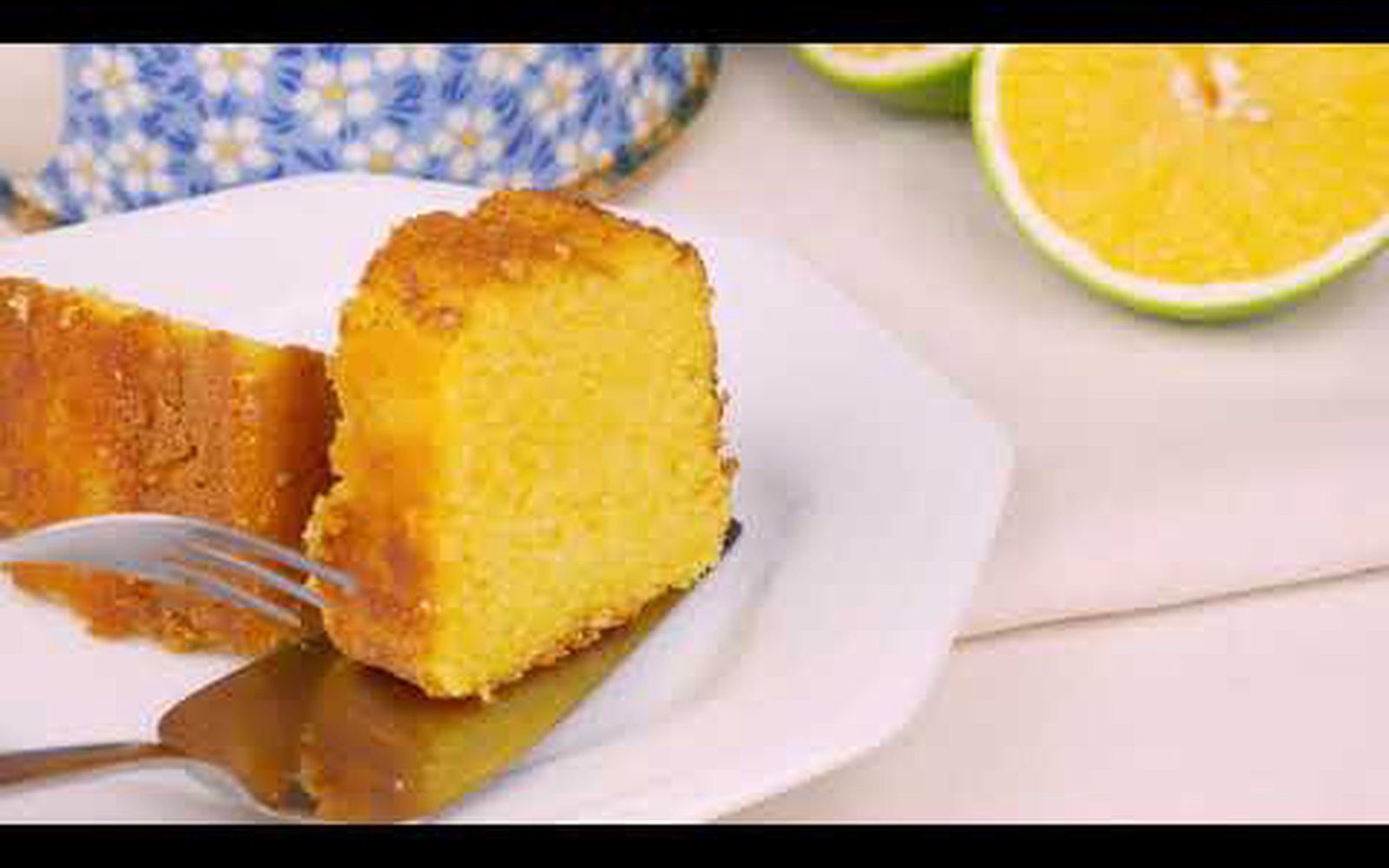 Bolo de Fubá com Suco de Laranja