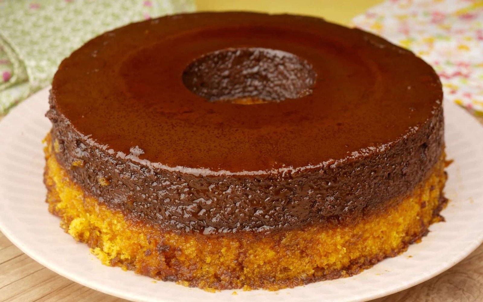 Bolo Pudim de Cenoura com Chocolate