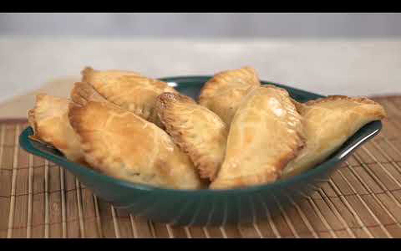 Pastelzinho Assado com 3 Queijos