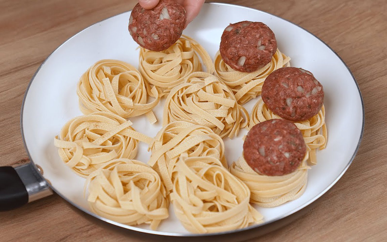 Macarrão com Almôndegas Delicioso