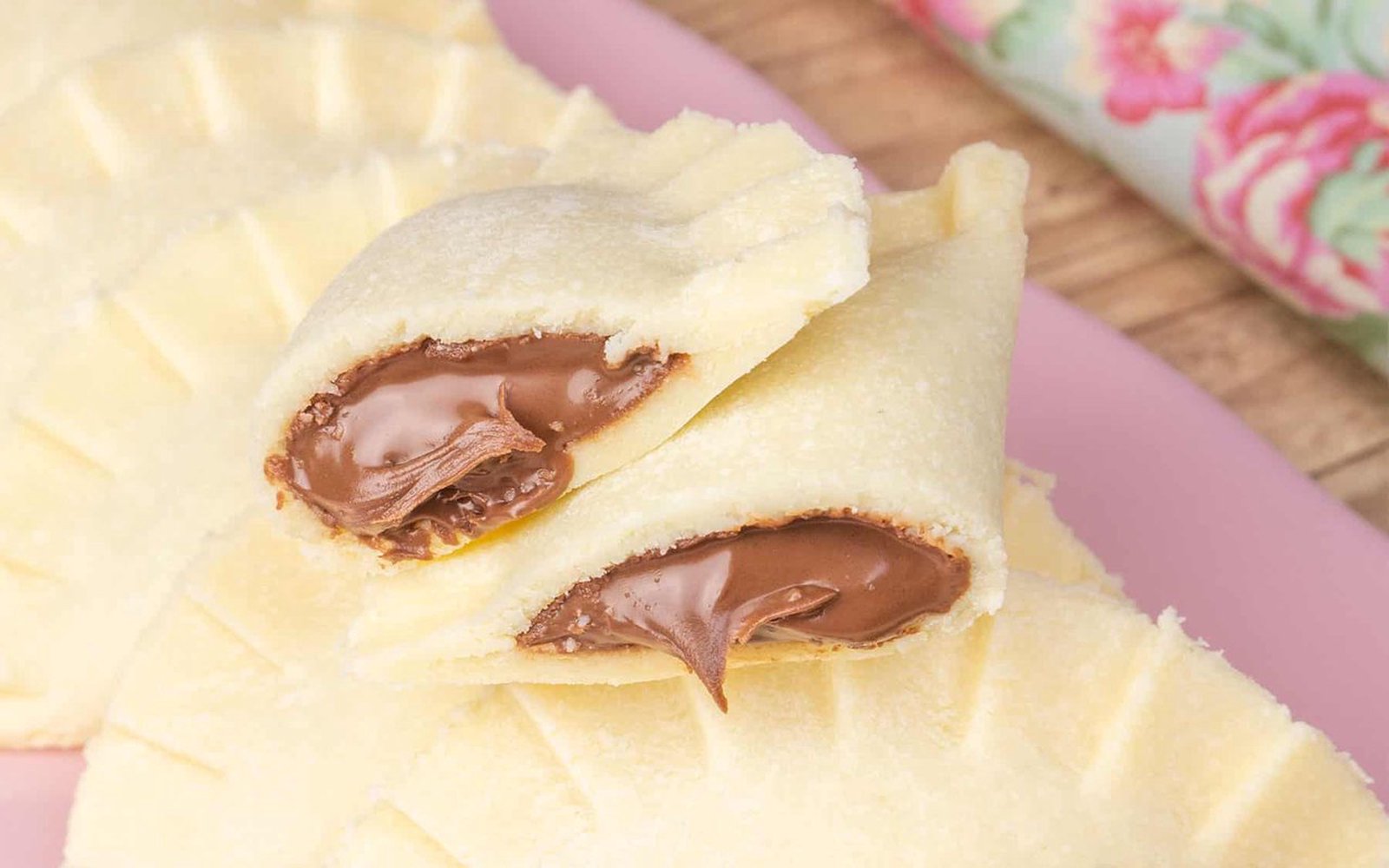 Pastel de Leite Ninho com Nutella