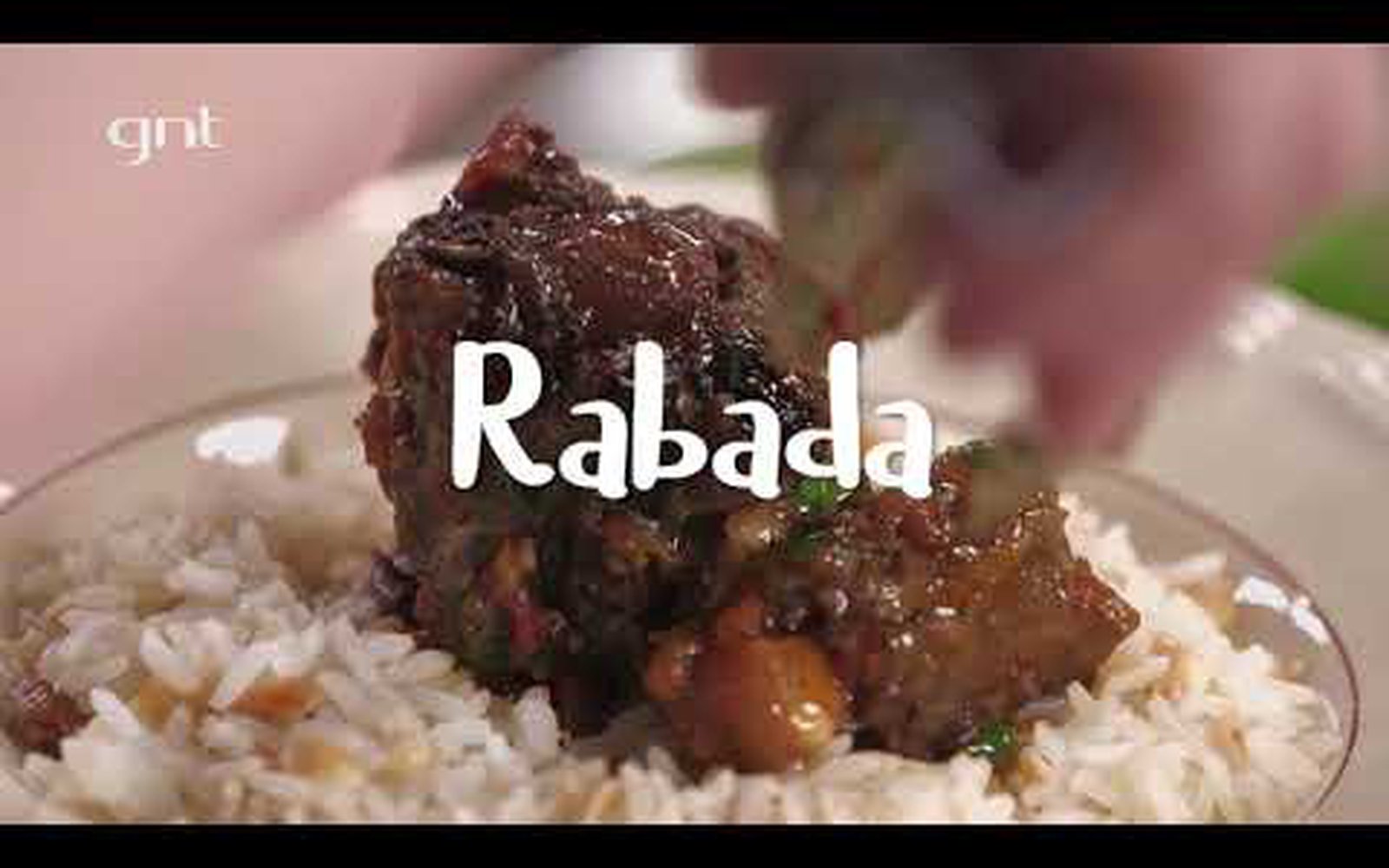 Rabada com molho de tomate e vinho