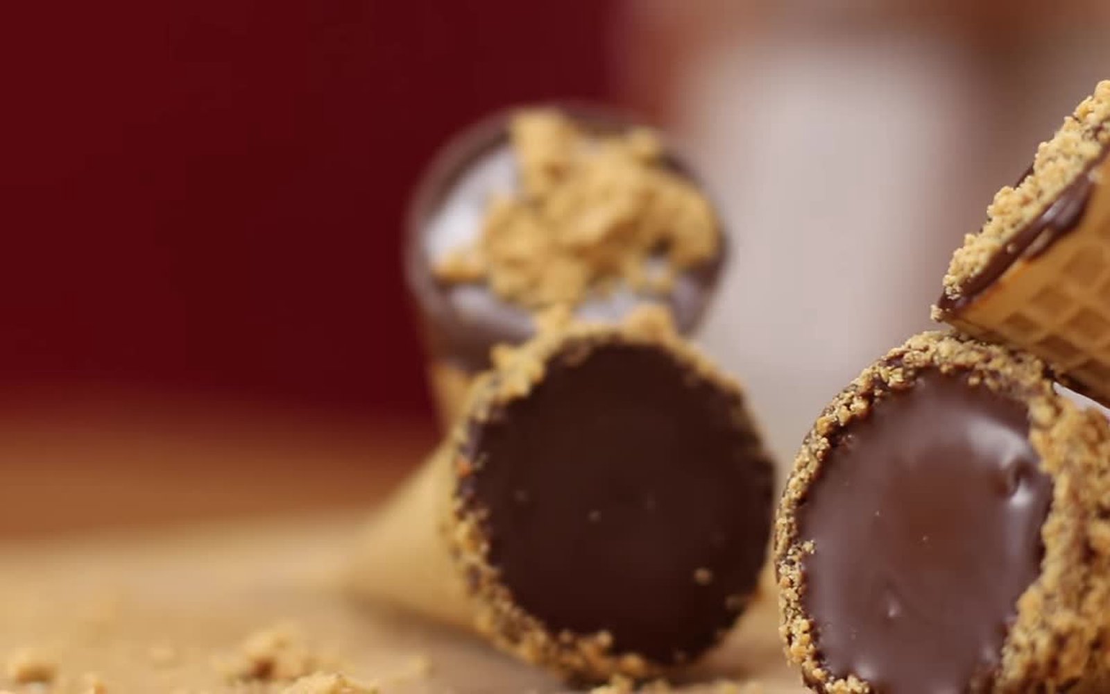 Receita de Cone de Brigadeiro de Paçoca com Chocolate