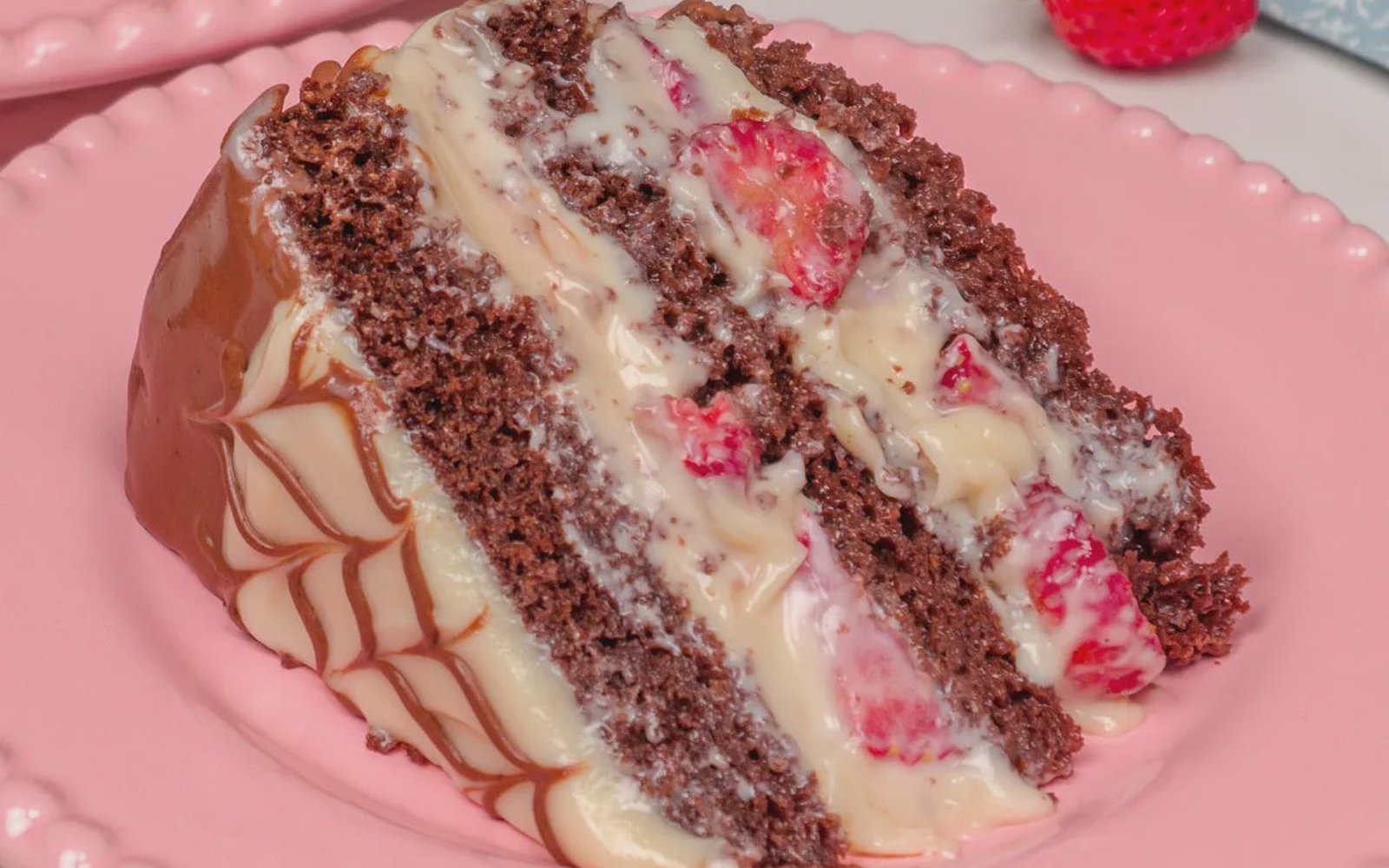 Bolo de Chocolate com Creme de Leite Condensado