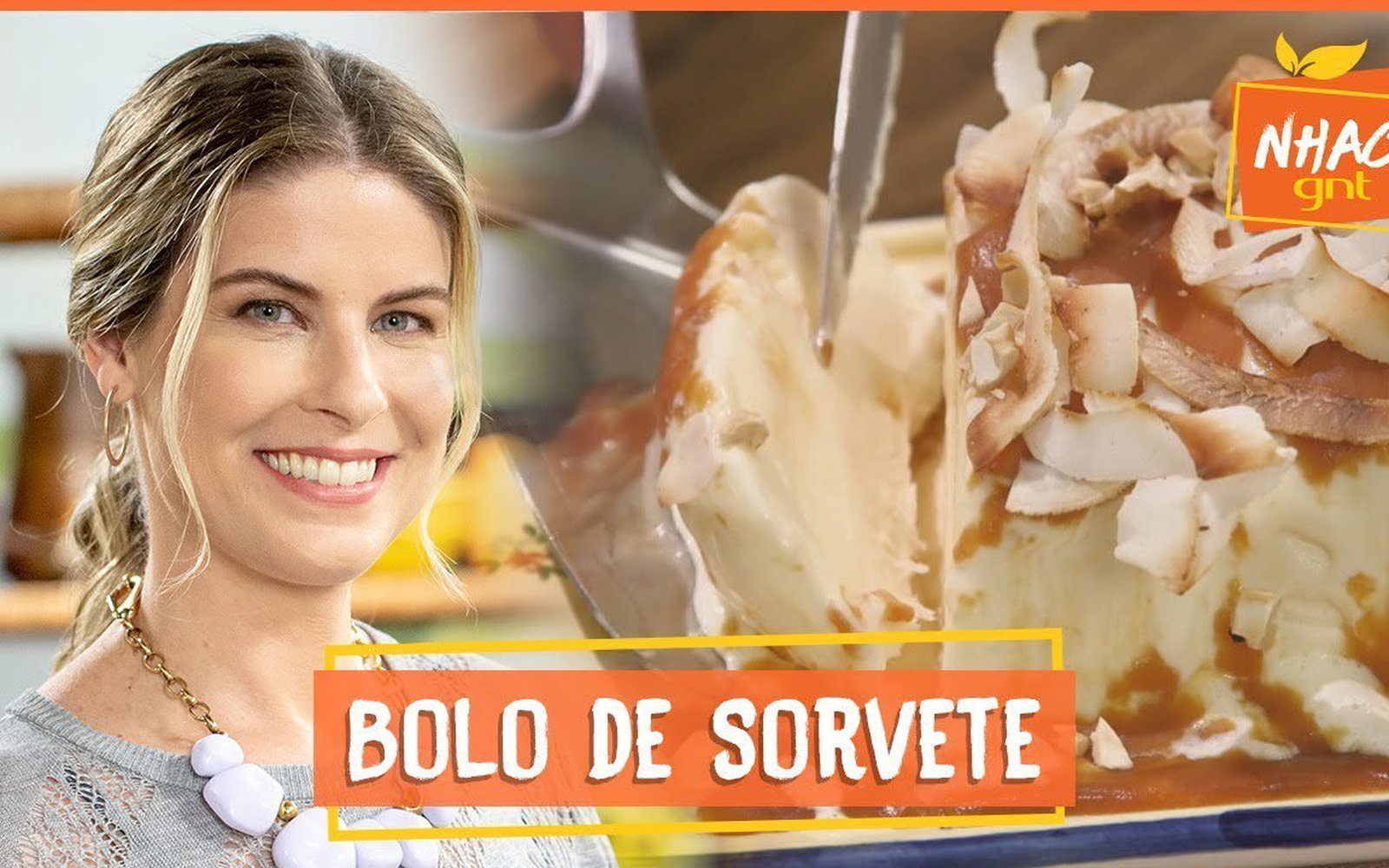 Bolo de sorvete com calda de caramelo e lascas de coco