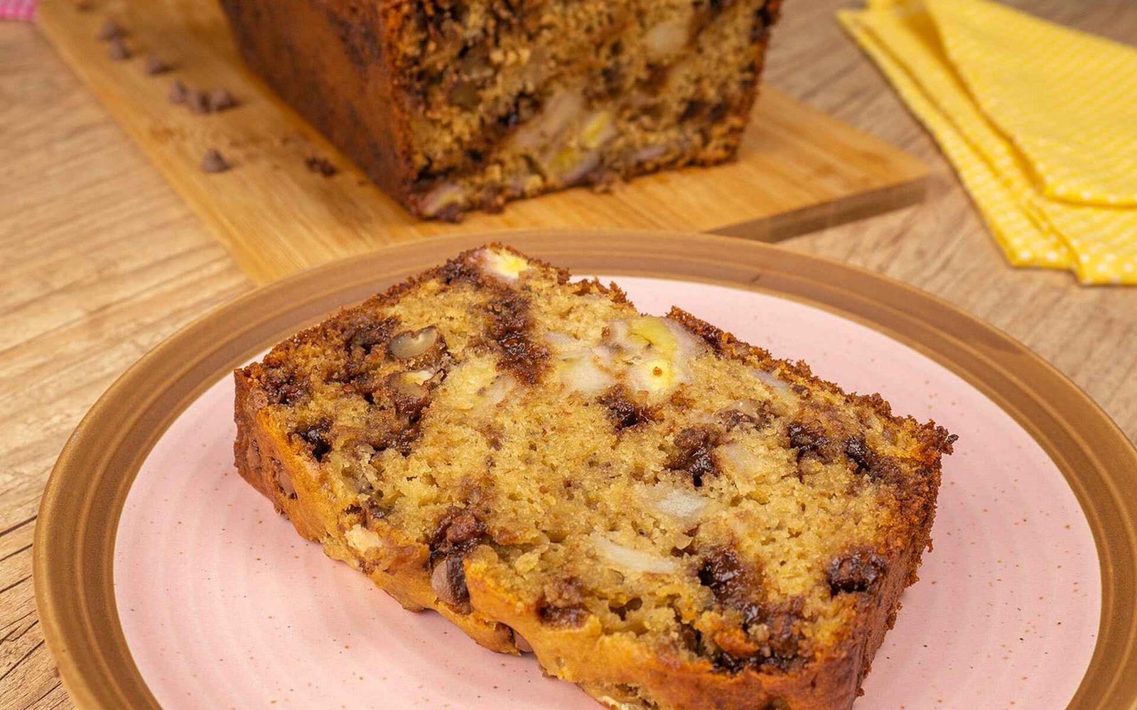 Bolo de Banana com Chocolate e Nozes