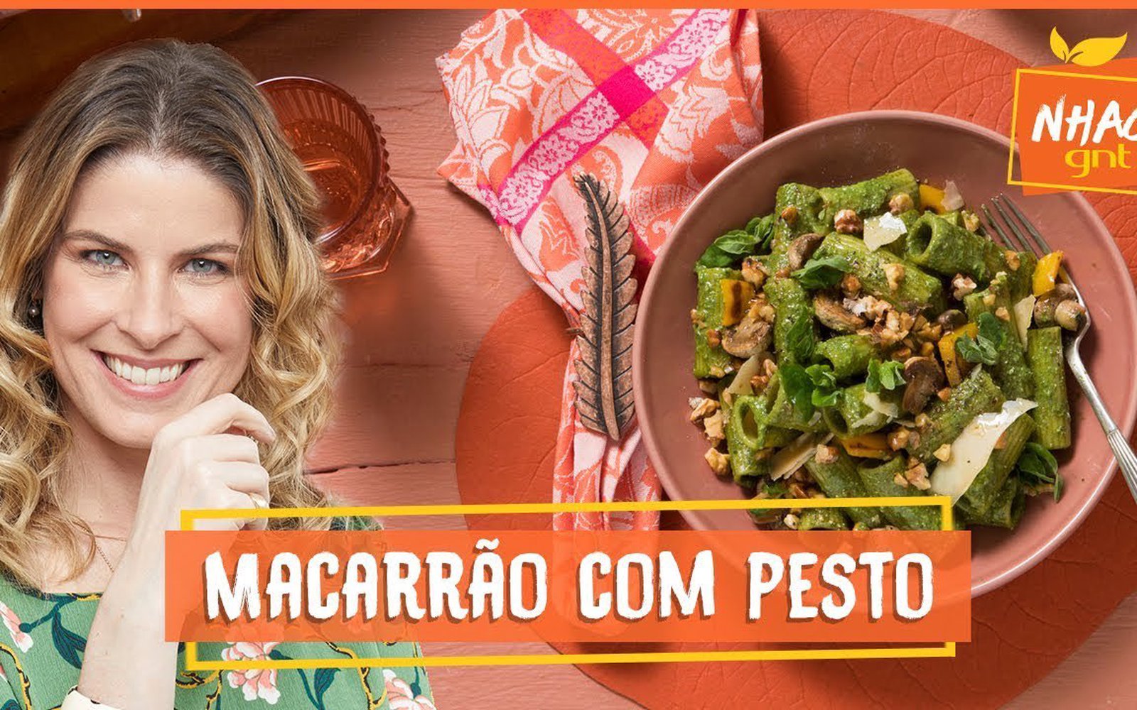 Salada de Macarrão com Cogumelo, Pimentão e Molho Pesto de Espinafre