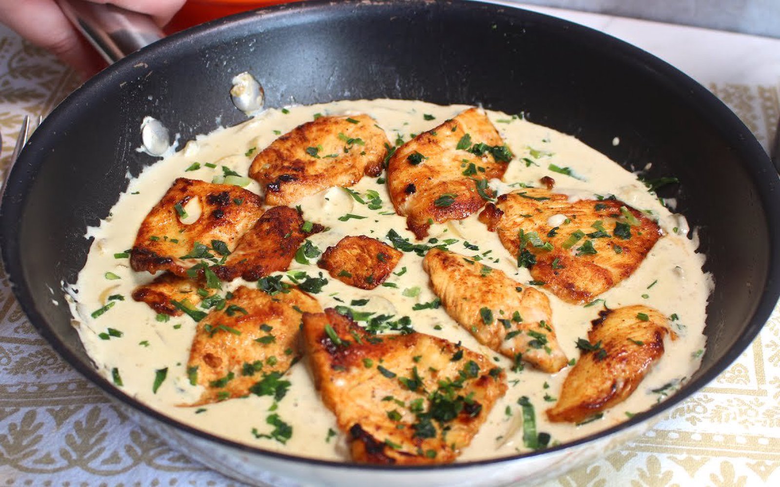 Frango com Molho de Queijo