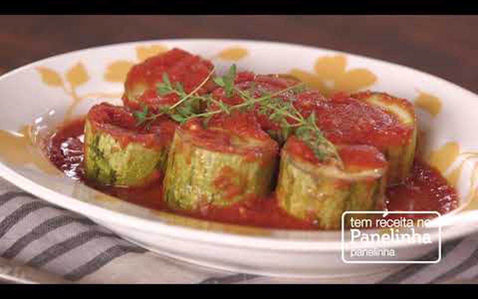 Abobrinha cozida no molho de tomate