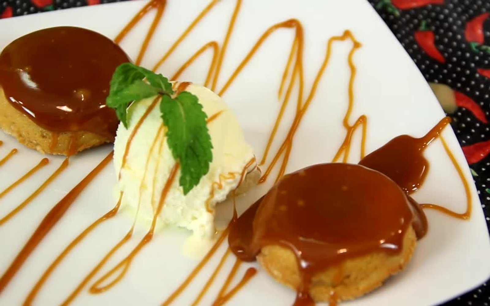 Receita de Petit Gateau de Doce de Leite e Caramelo Salgado