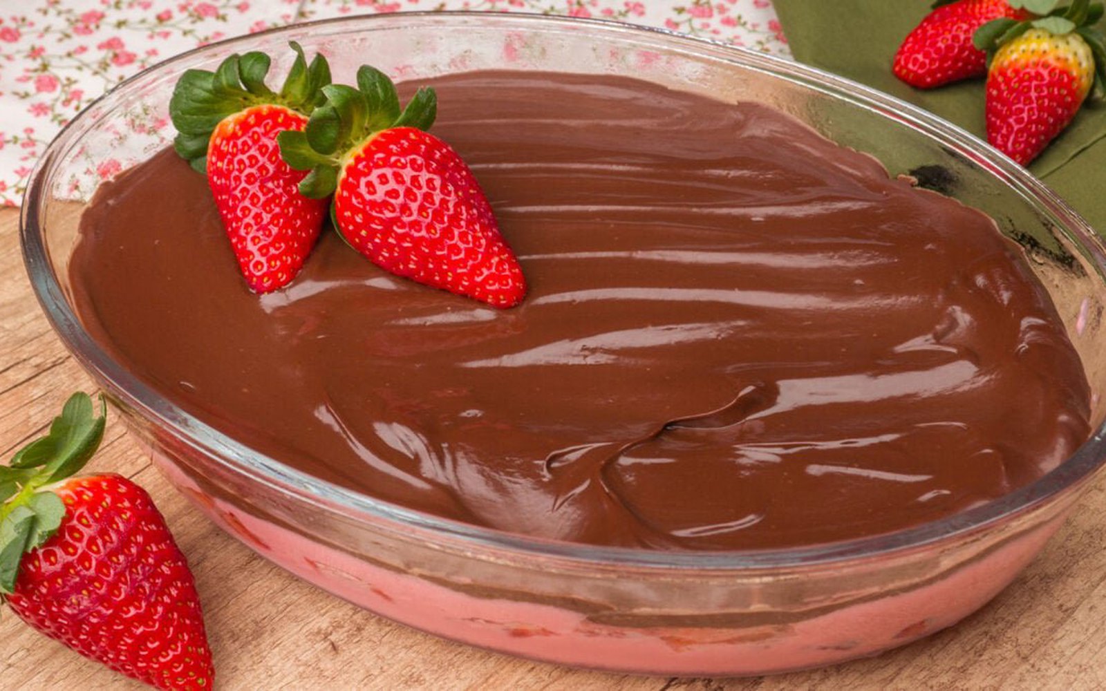 Sobremesa de Morango com Chocolate