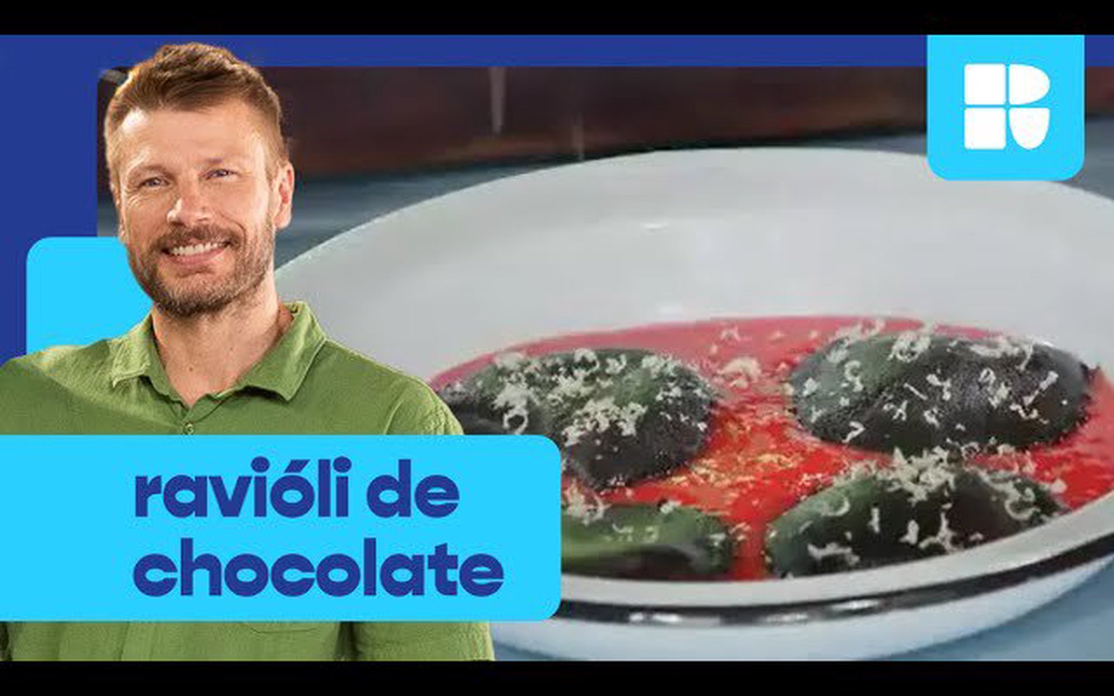 Ravióli de chocolate com molho de morango