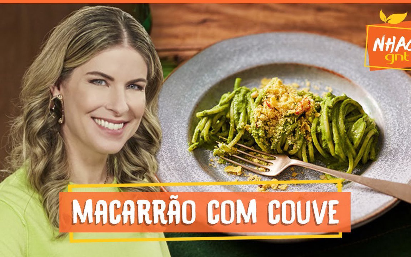 Macarrão com molho verde de couve