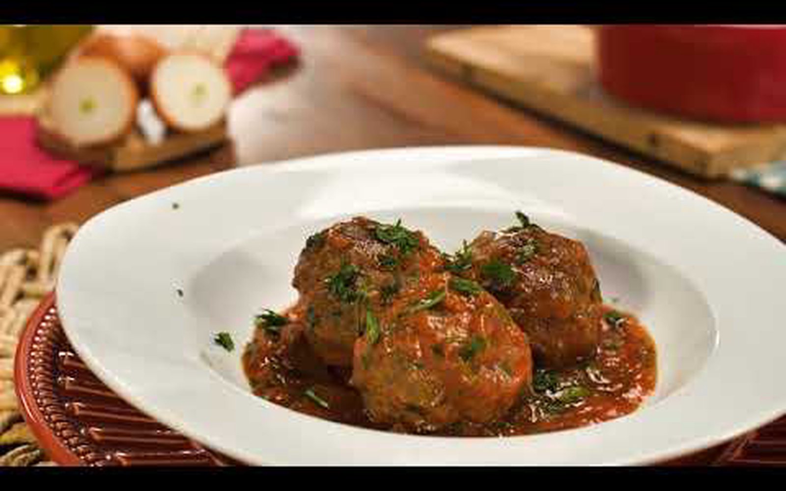 Almôndegas ao molho de tomate