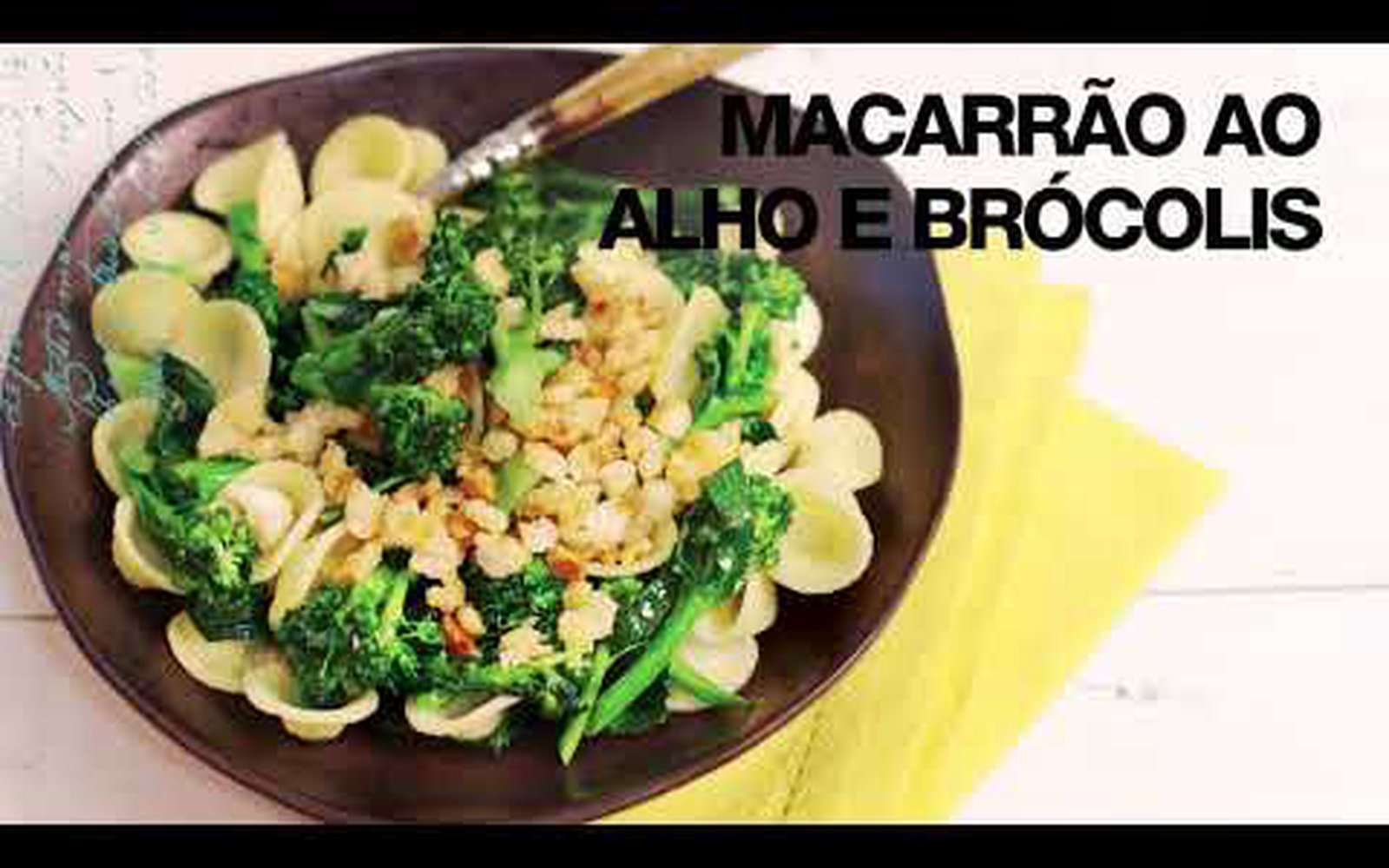 Macarrão ao alho e brócolis