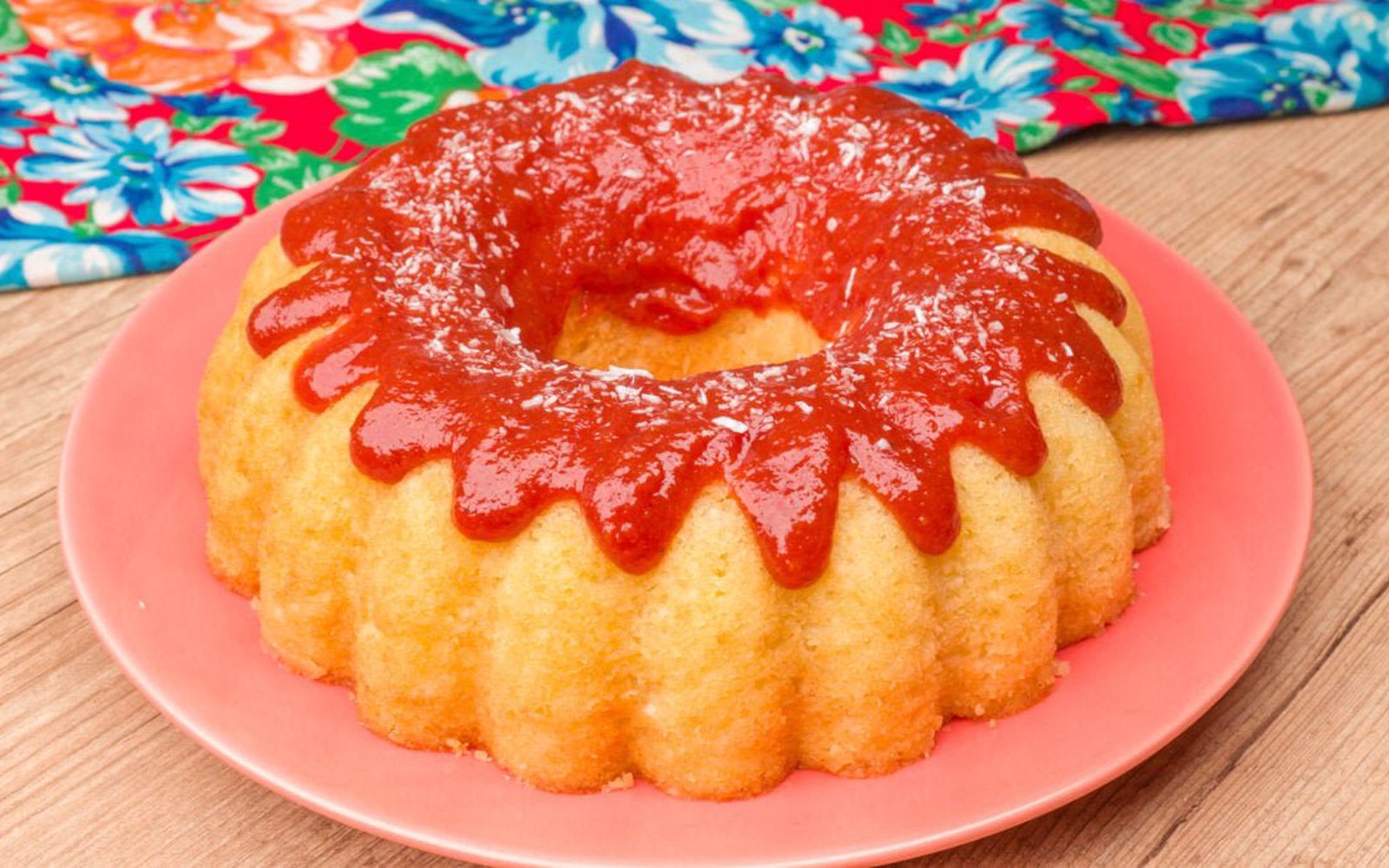 Bolo de Tapioca com Coco e Goiabada