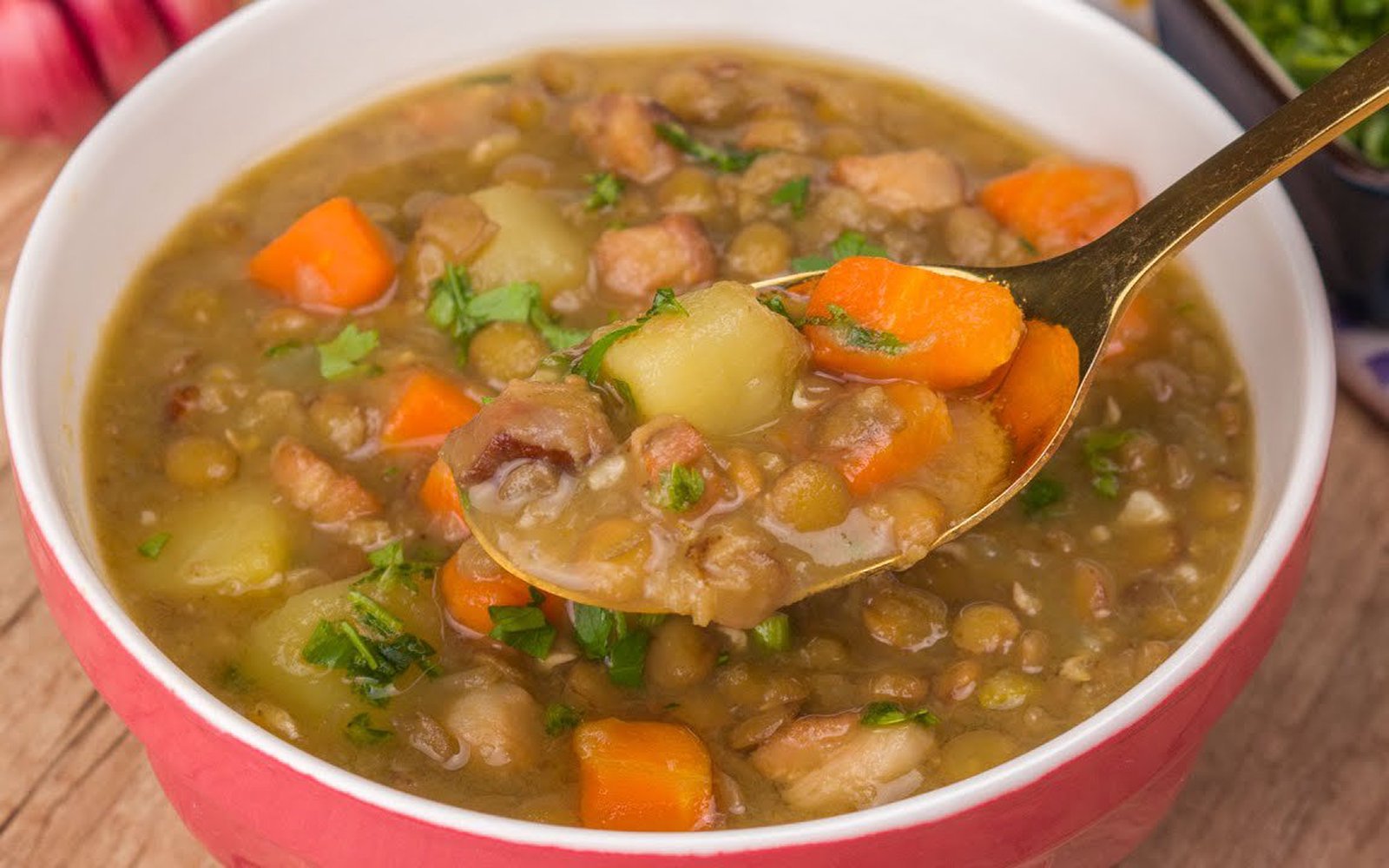 Sopa de Lentilha com Bacon e Legumes