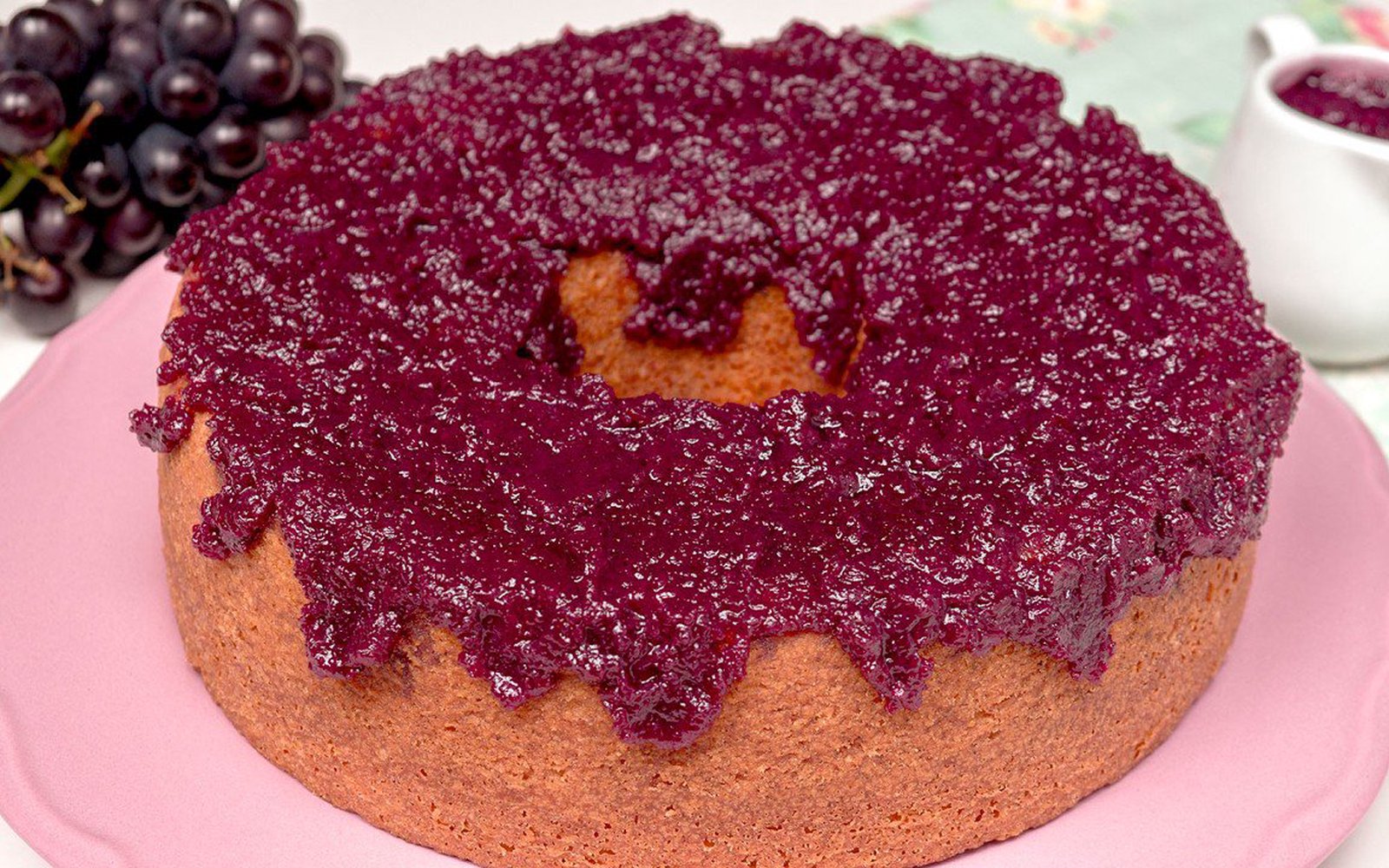 Bolo de Nada com Geléia de Uva