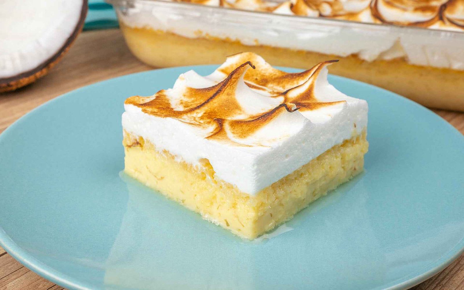 Pudim de Coco com Merengue na Travessa com só 5 Ingredientes