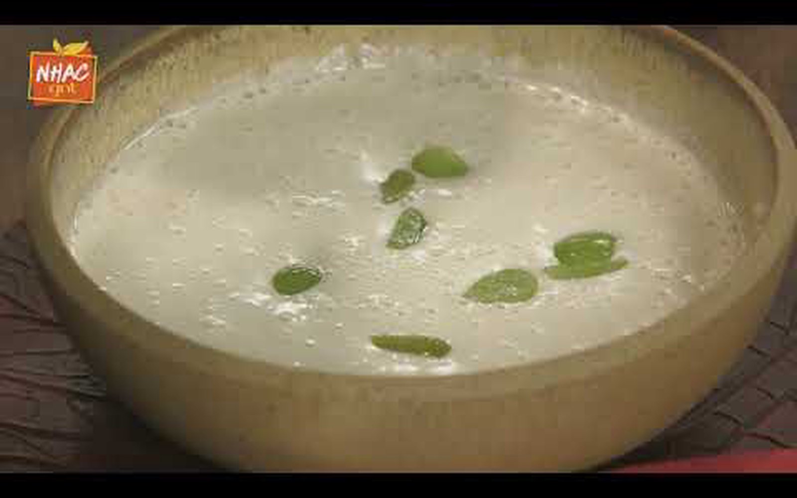Ajo Blanco: Sopa Fria de Pão com Amêndoas e Alho
