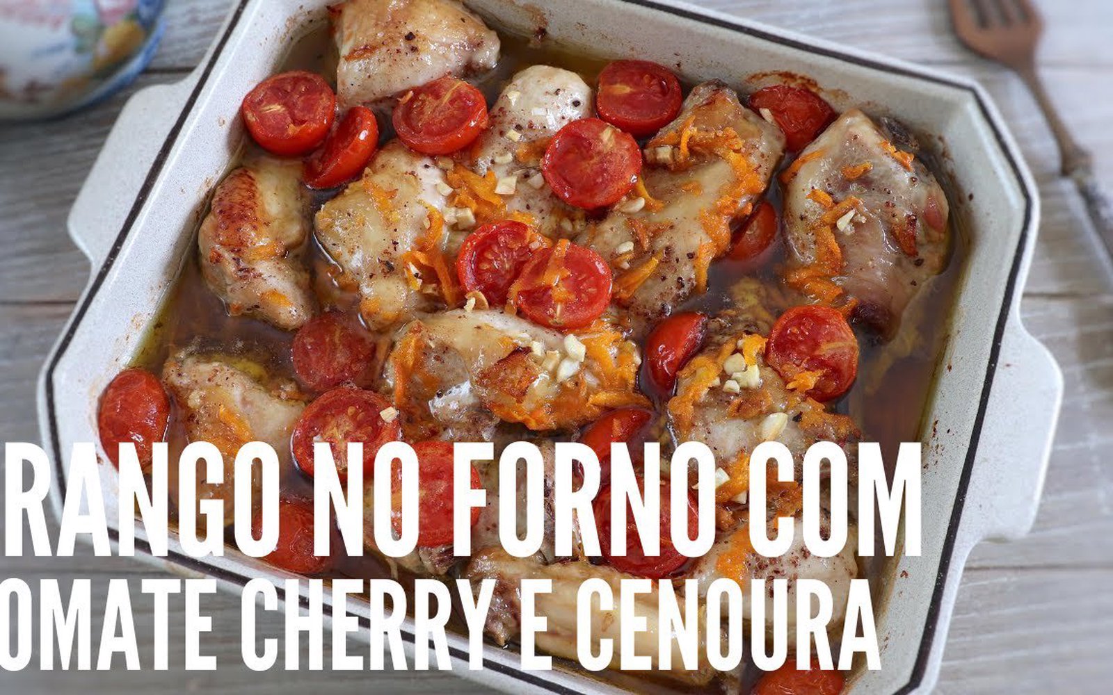 Frango no Forno com Tomate Cherry e Cenoura