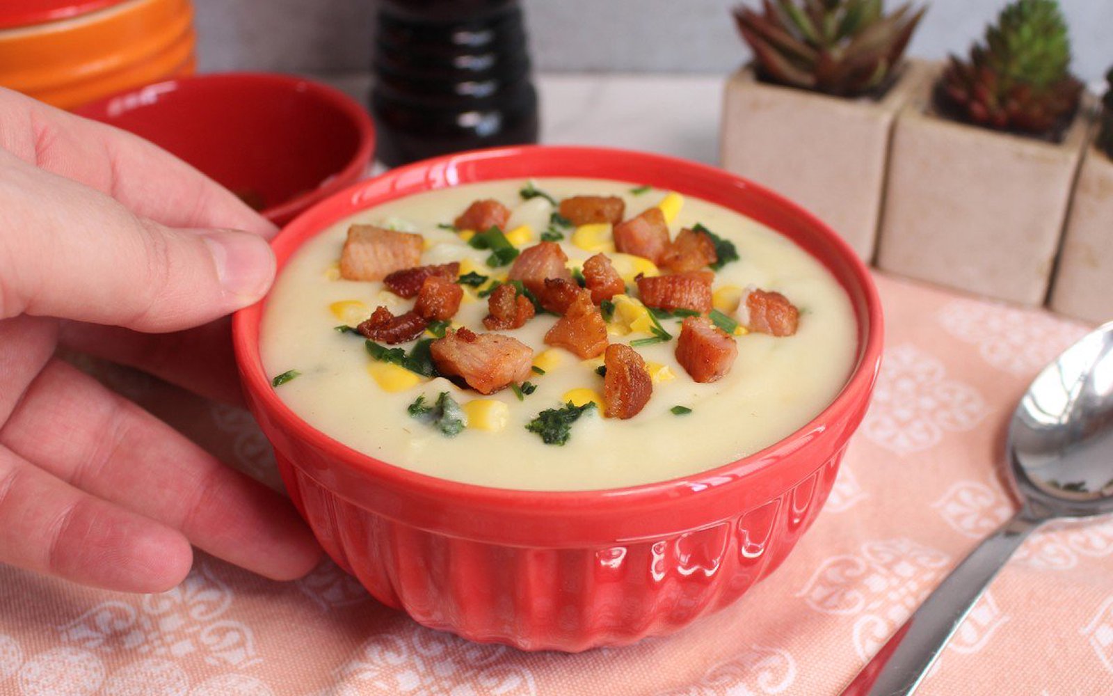 Sopa de batata com milho e bacon