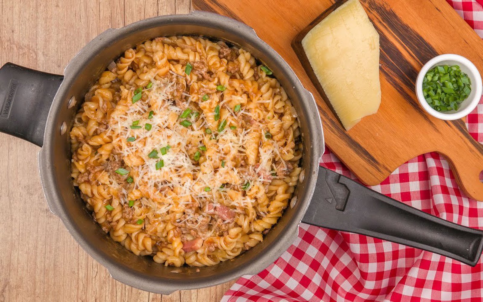 Macarrão à Bolonhesa na Pressão