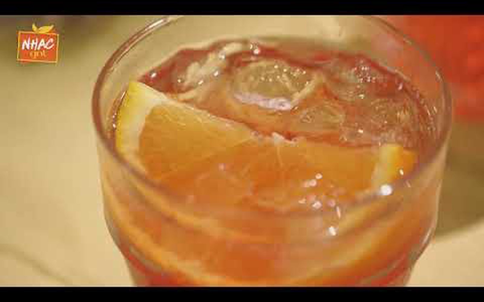 Drinques Refrescantes: Mojito de Abacaxi, Negroni Sbagliato e Hibisco com Erva-Cidreira