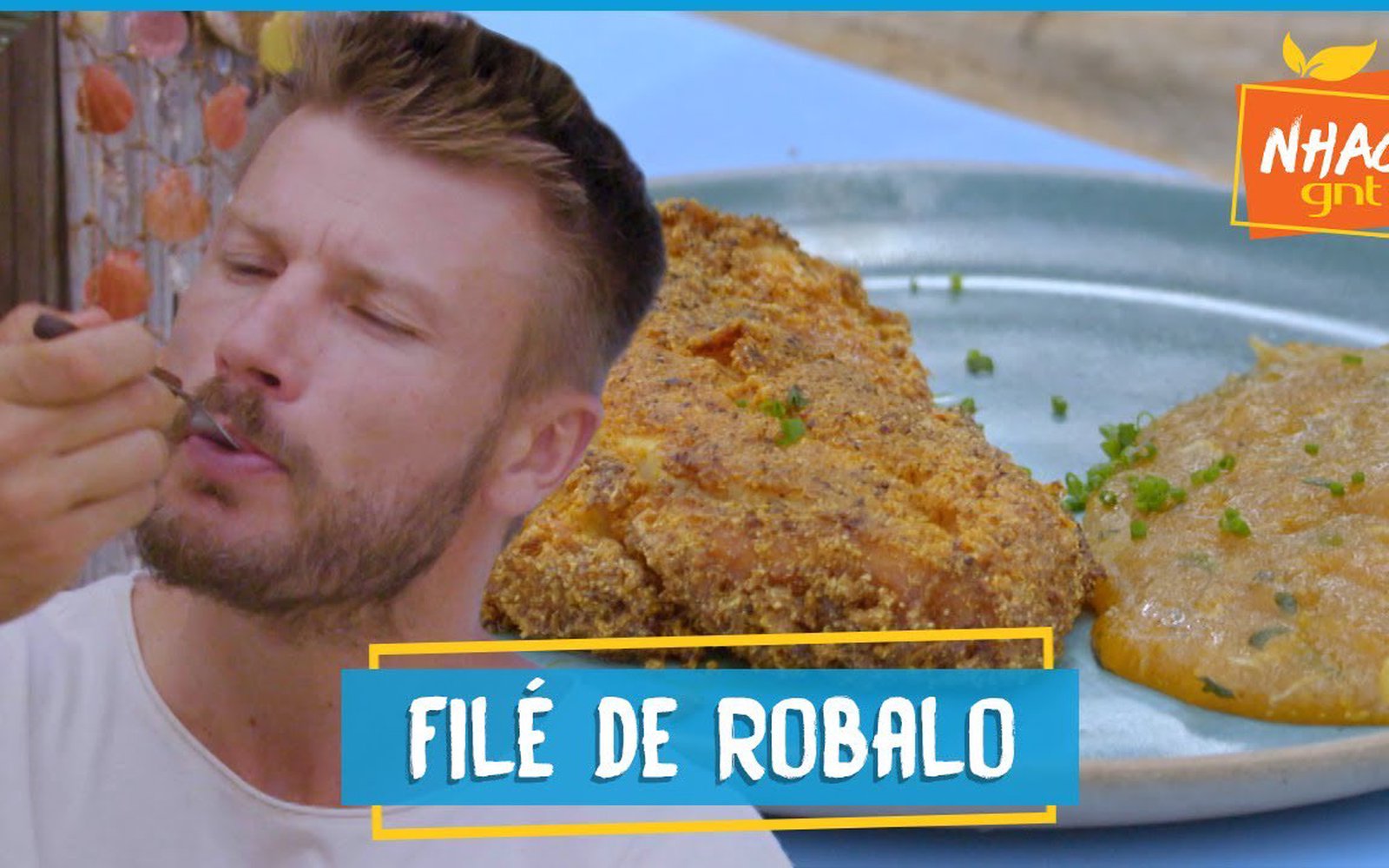 Filé de peixe à milanesa de urucum com pirão