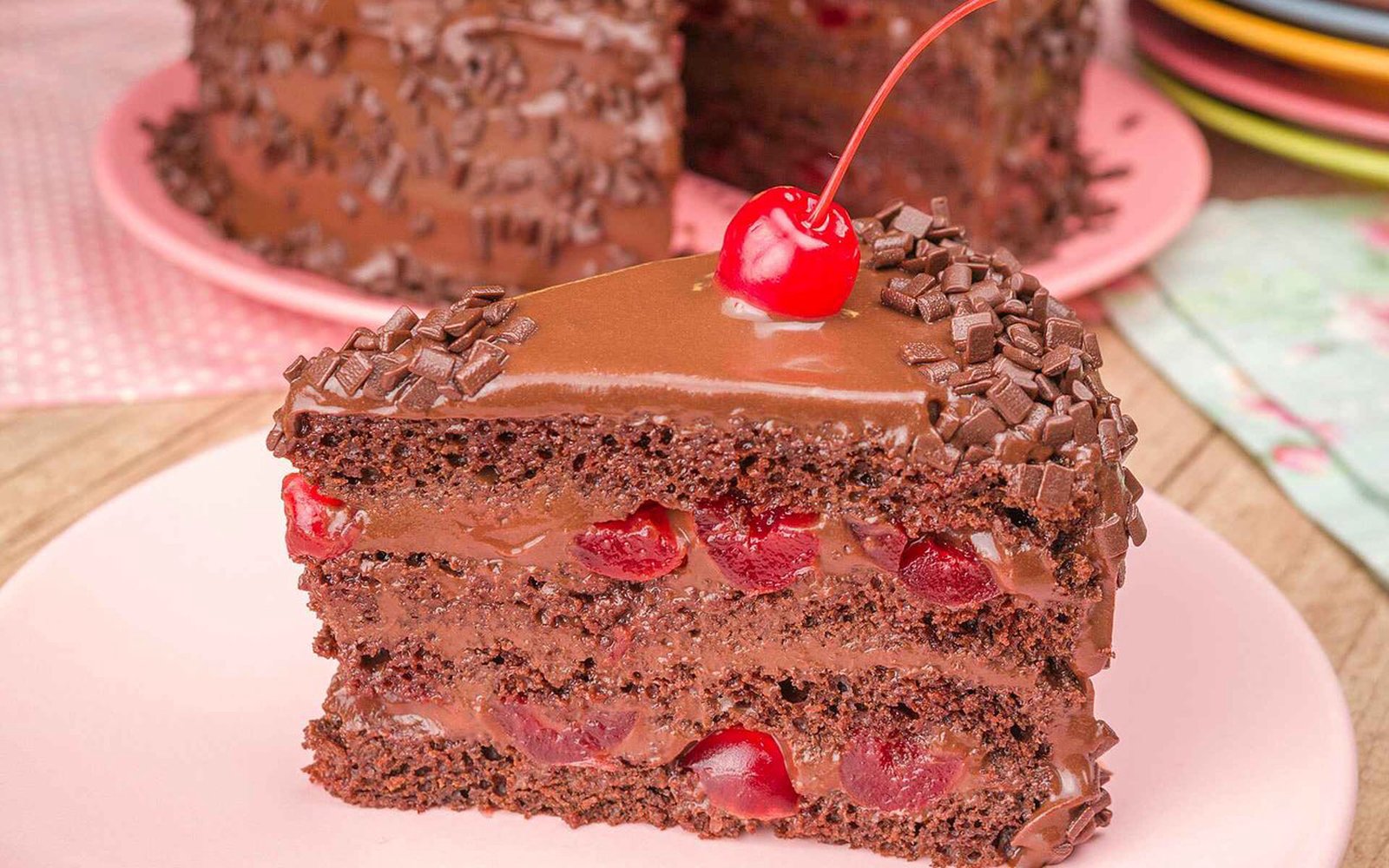 Bolo de Chocolate com Cereja