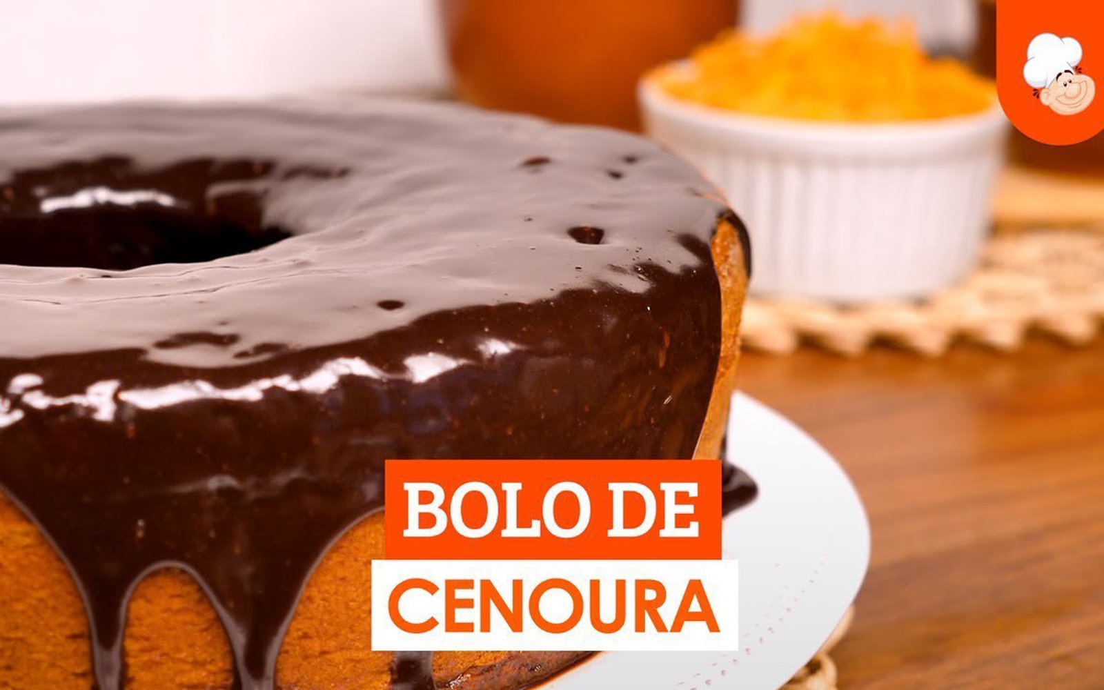Bolo de Cenoura com Calda de Chocolate