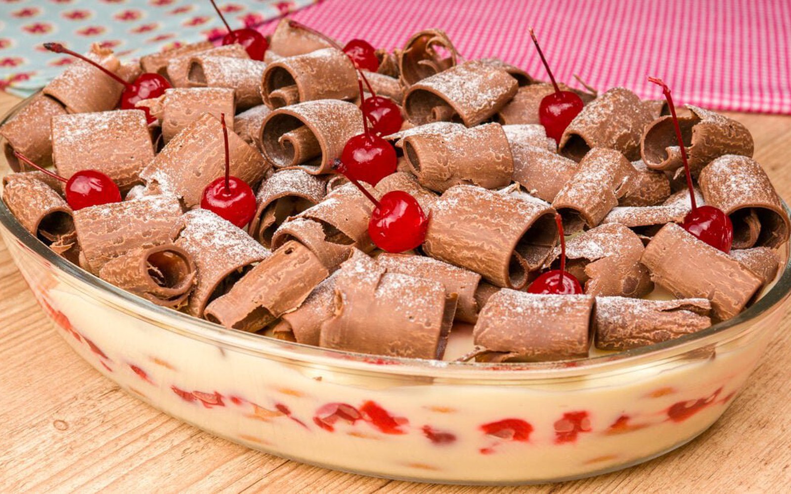 Pavê de Chocolates com Cereja