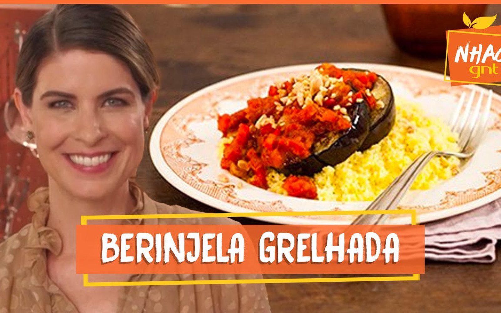 Berinjela grelhada com molho mediterrâneo e cuscuz marroquino
