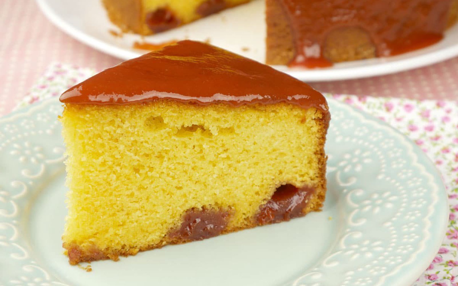 Bolo de Fubá com Goiabada