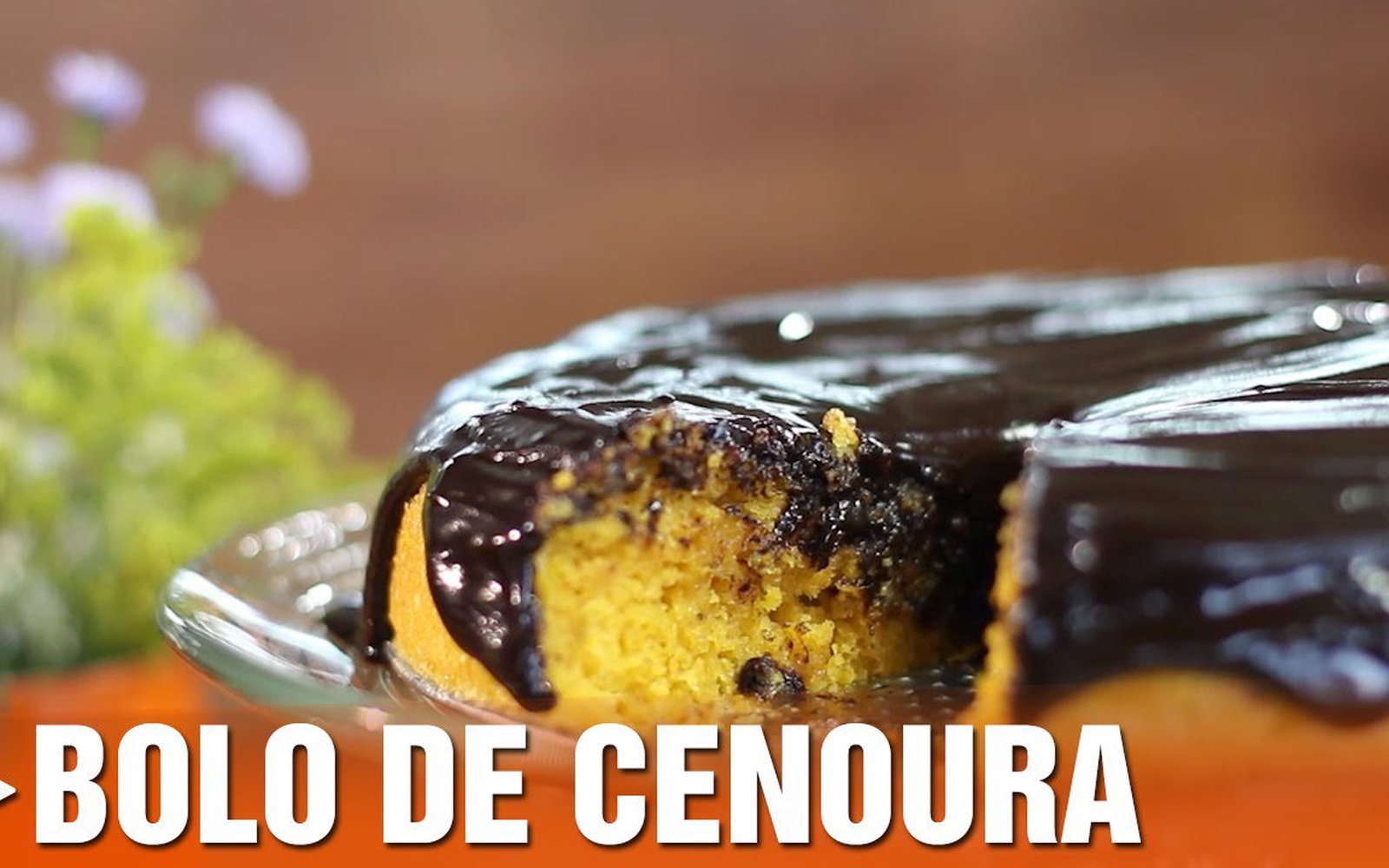 Bolo de Cenoura com Cobertura de Chocolate