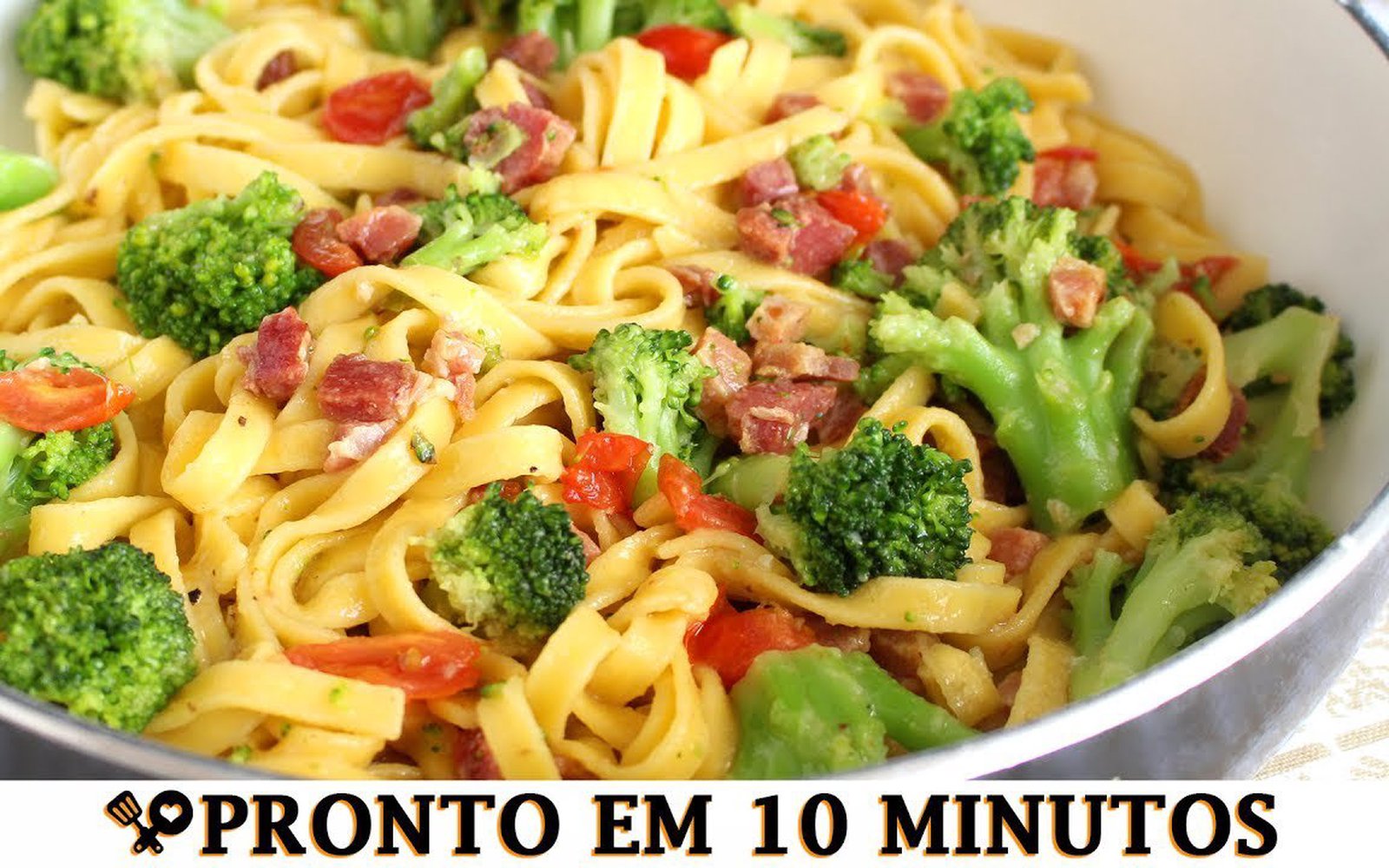 Macarrão com Bacon e Brócolis