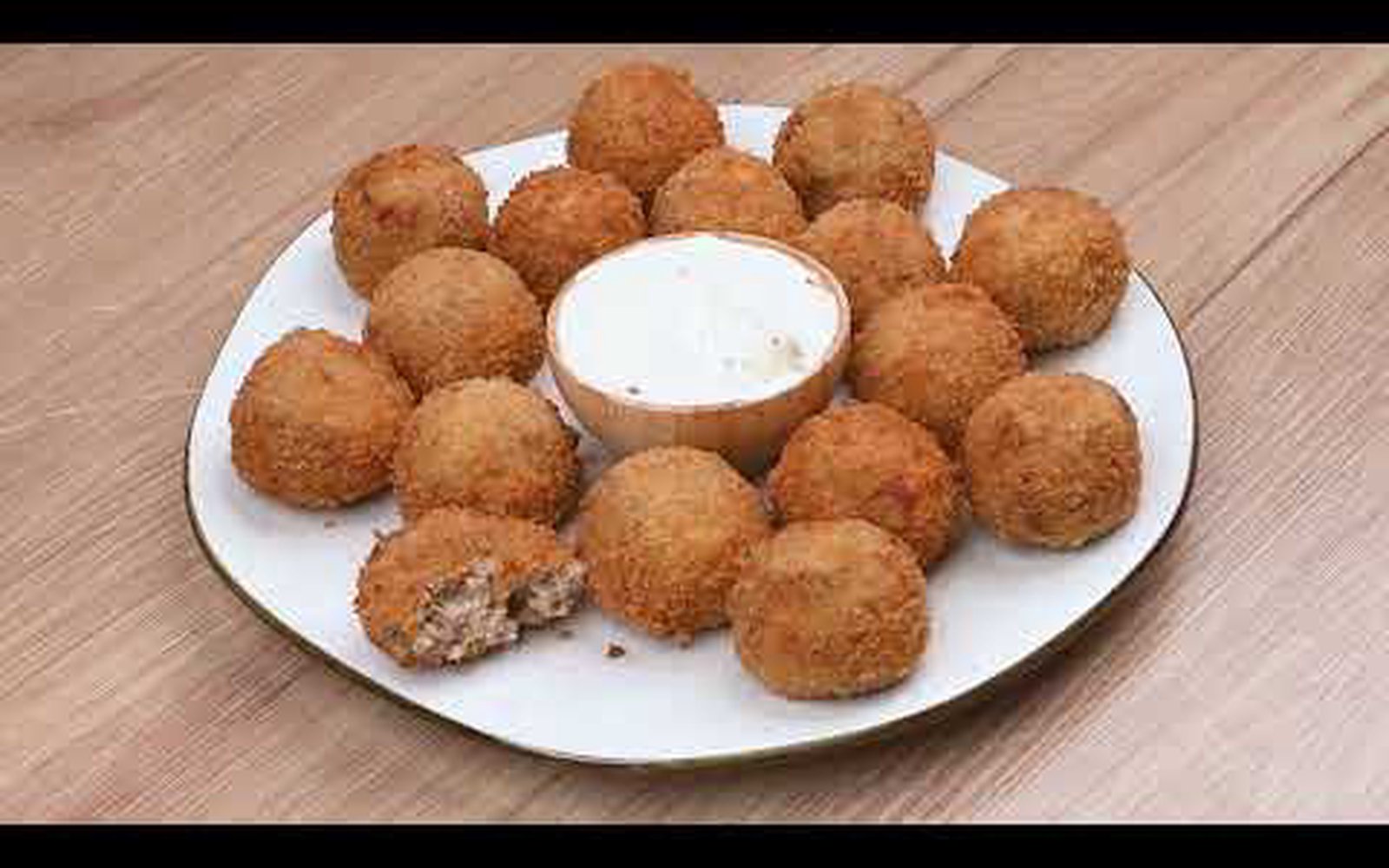 Bolinho de Carne Moída e Queijo